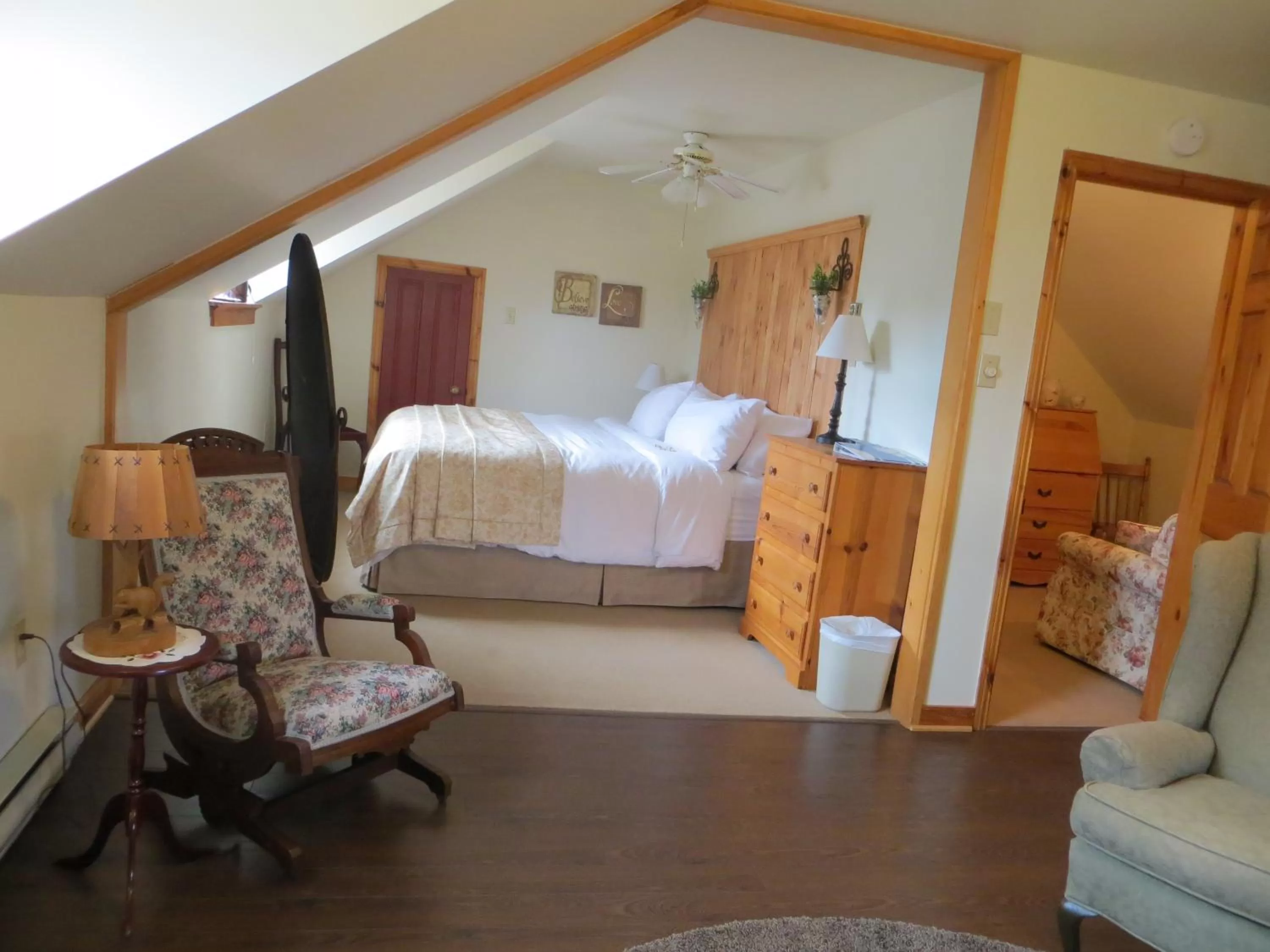 Deluxe King Suite in Farmhouse Inn B&B