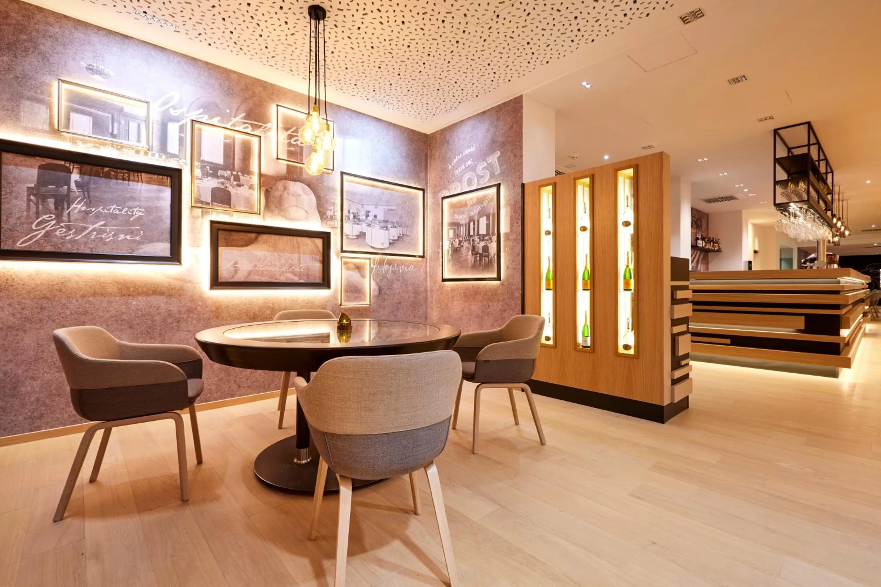 Restaurant/places to eat in Kasino Hotel