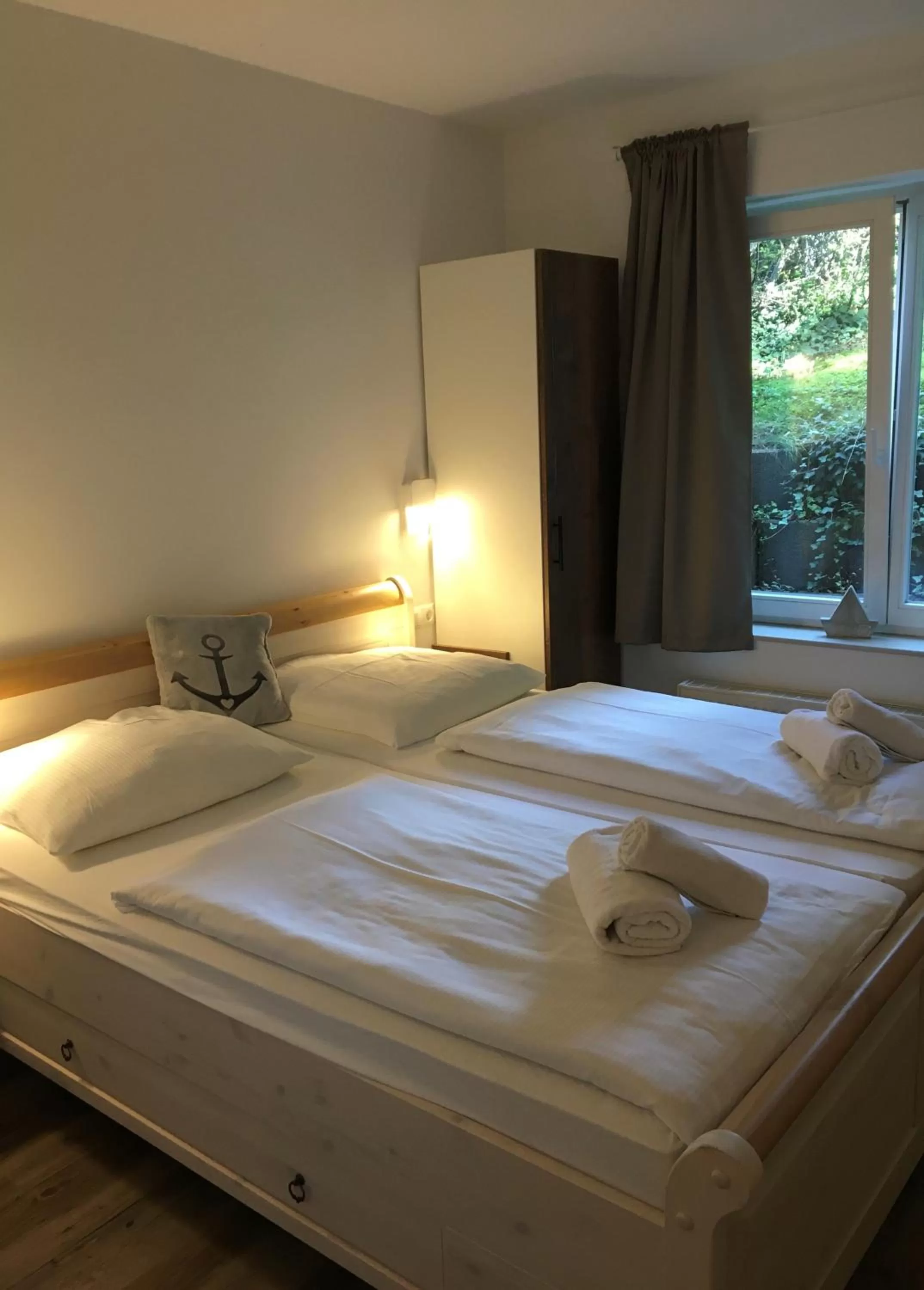 Bedroom, Bed in Hotel meerblau