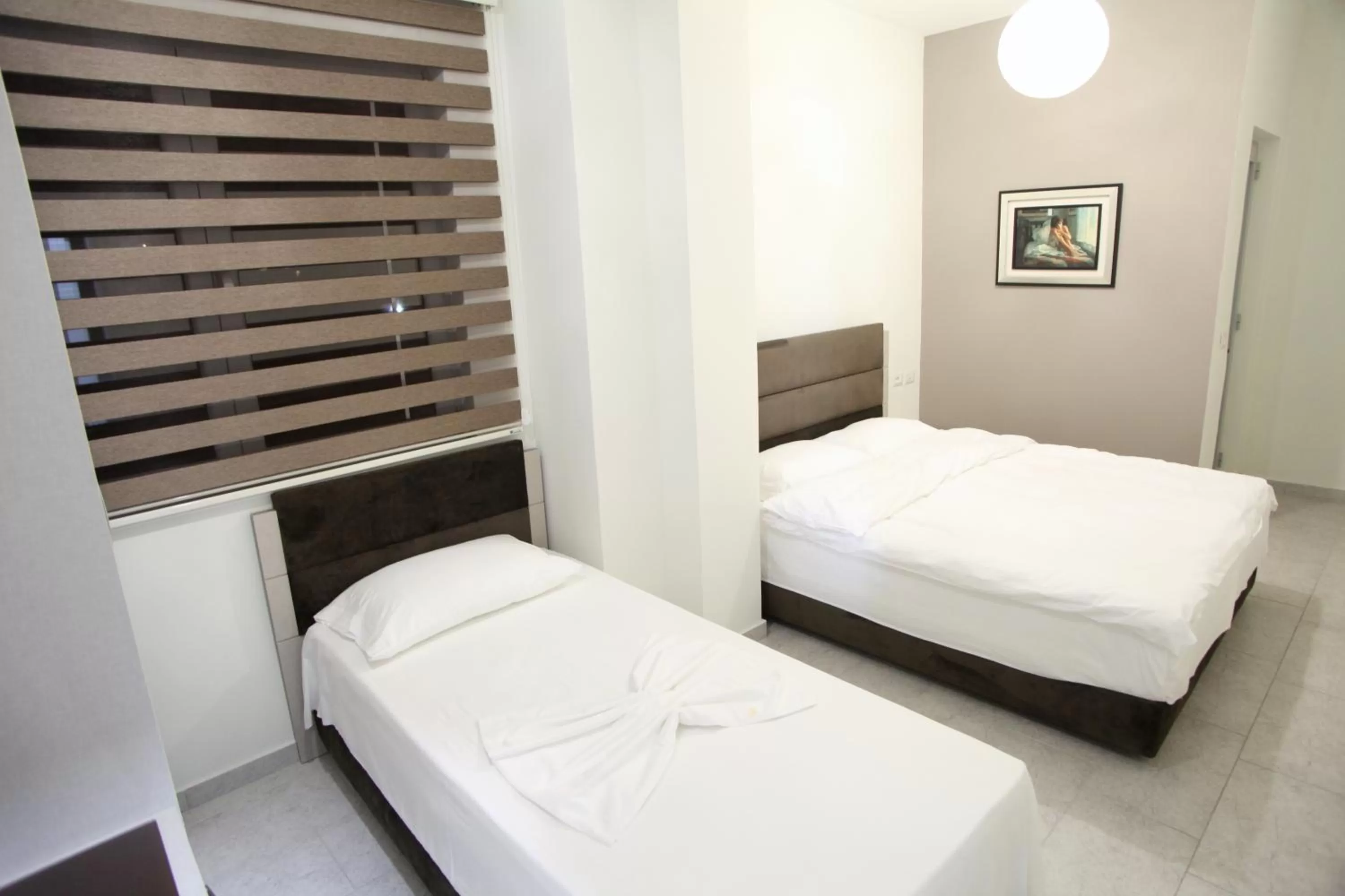 Bathroom, Bed in Fjortes Hotel