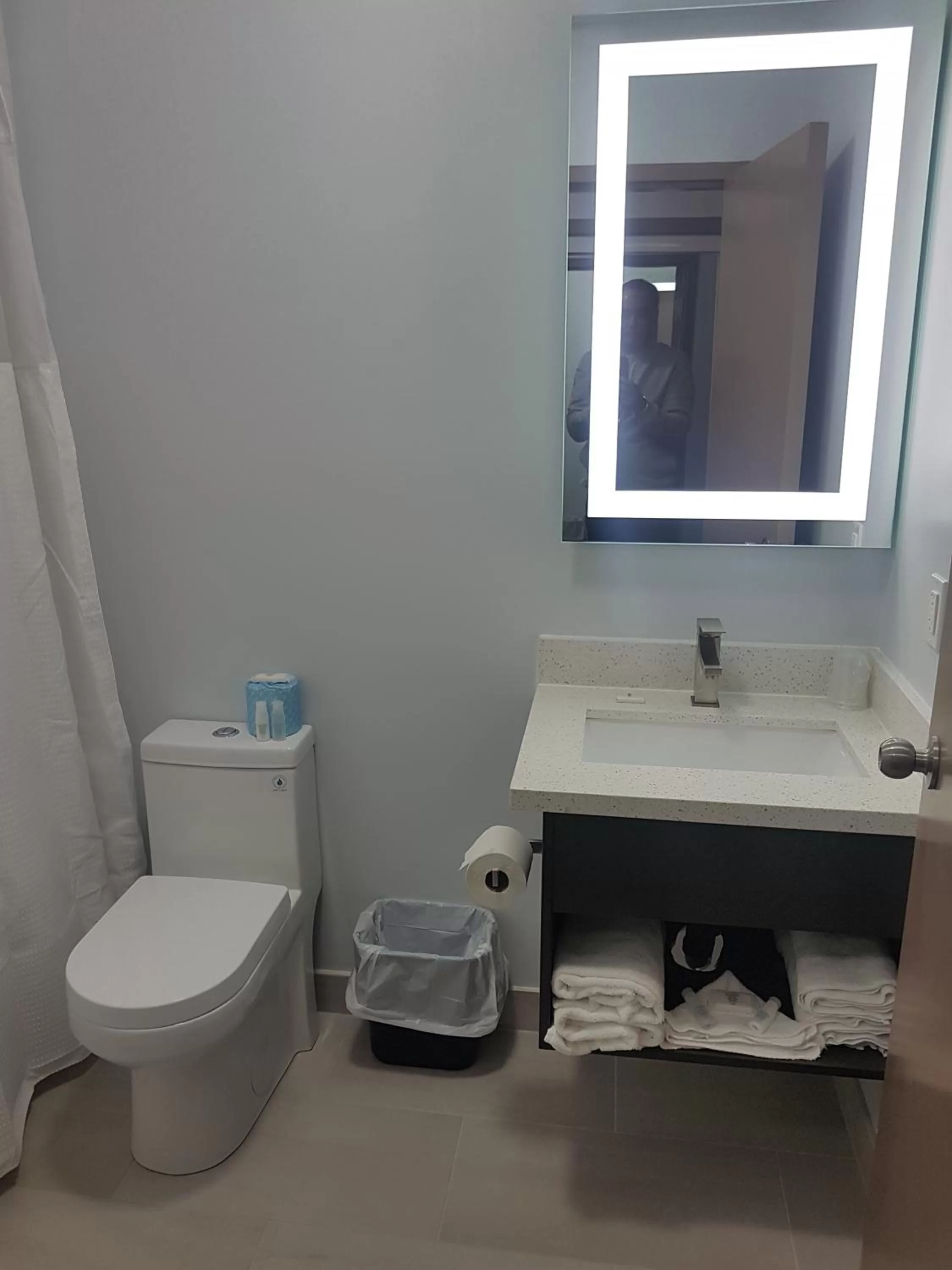 Toilet in King Hotel