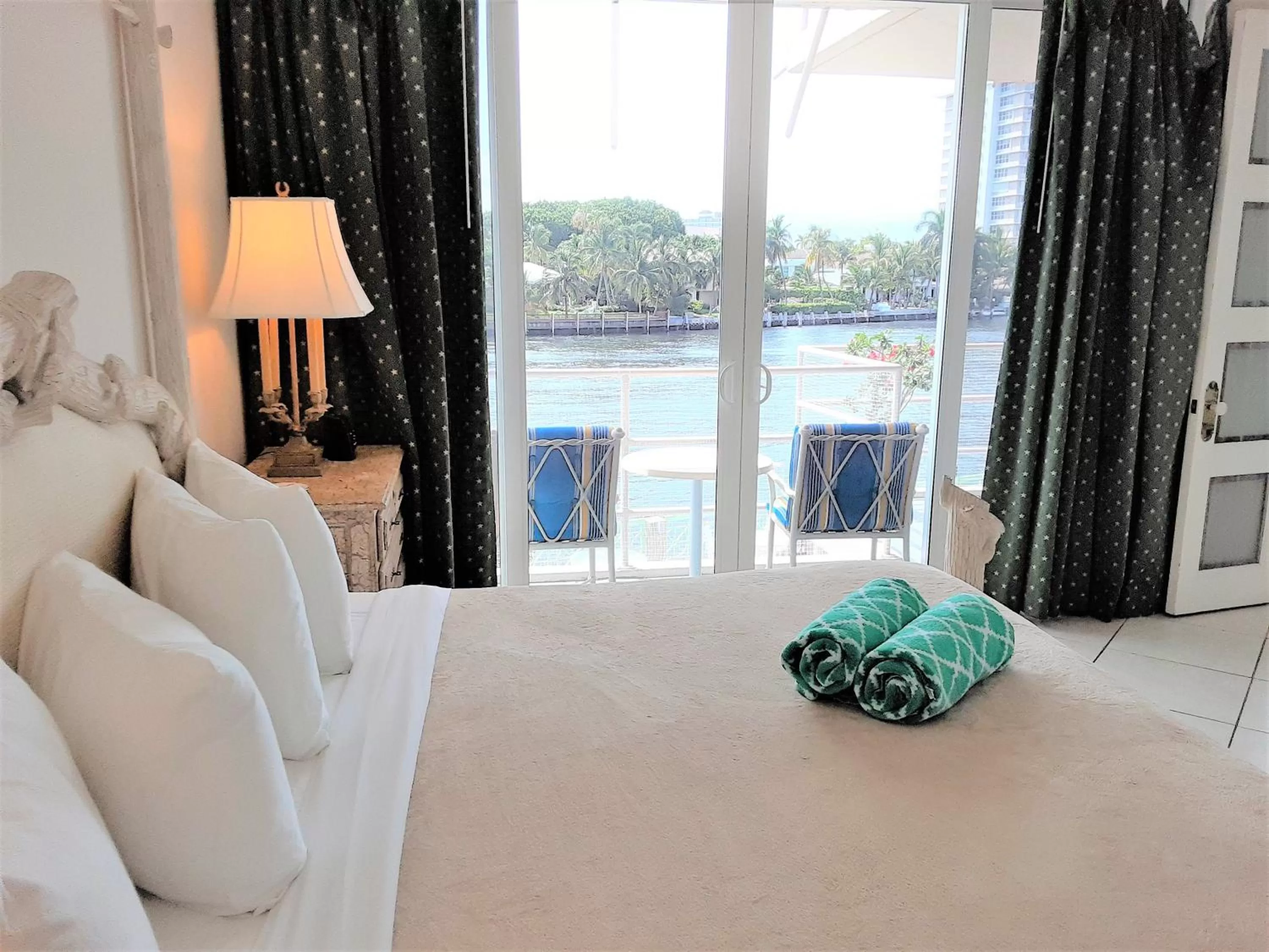 Bedroom, Bed in Manhattan Tower Apartment Hotel