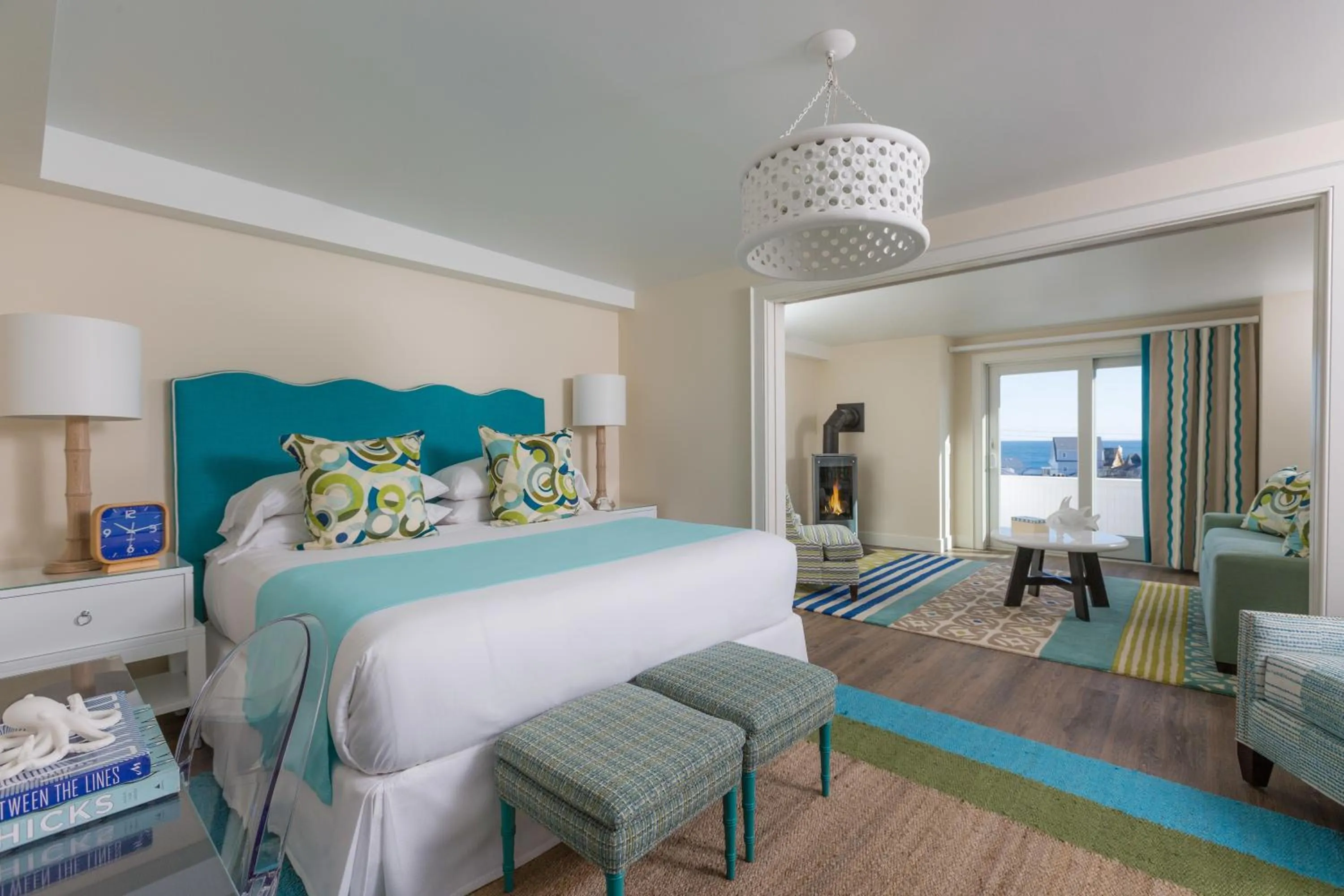 Seating area, Bed in The Break Hotel