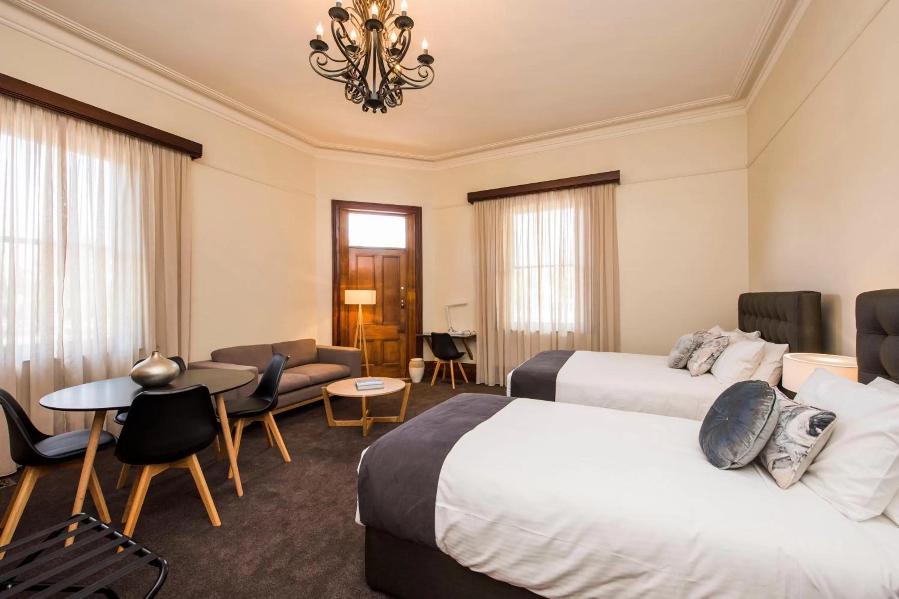 Photo of the whole room, Bed in The Parkview Hotel Mudgee
