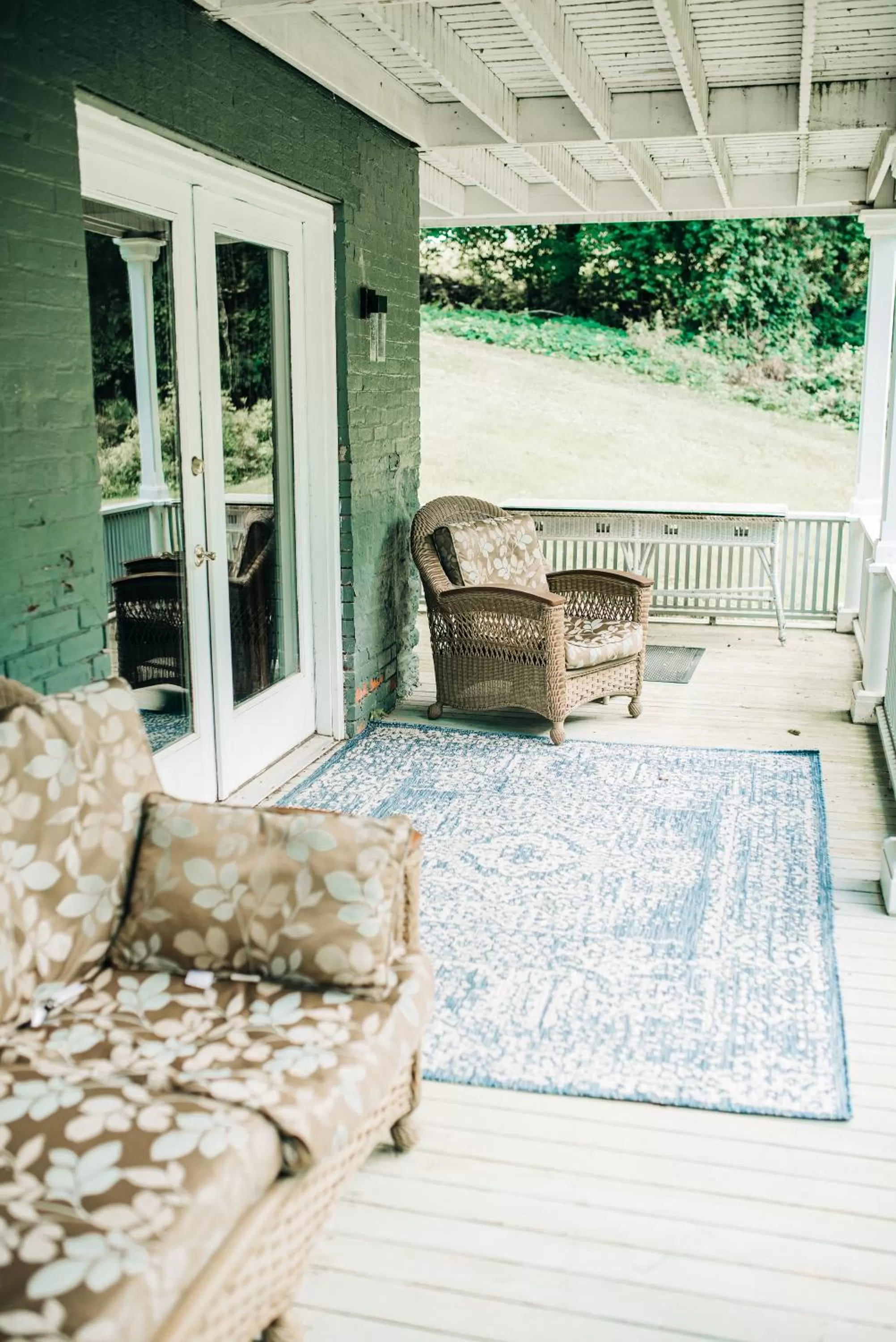 Patio in Benn Conger Inn