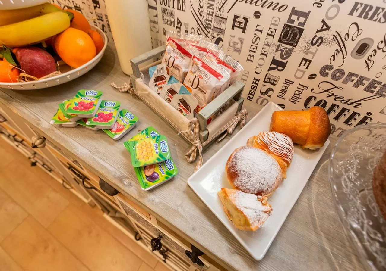 Buffet breakfast in B&B Vico Milano 18