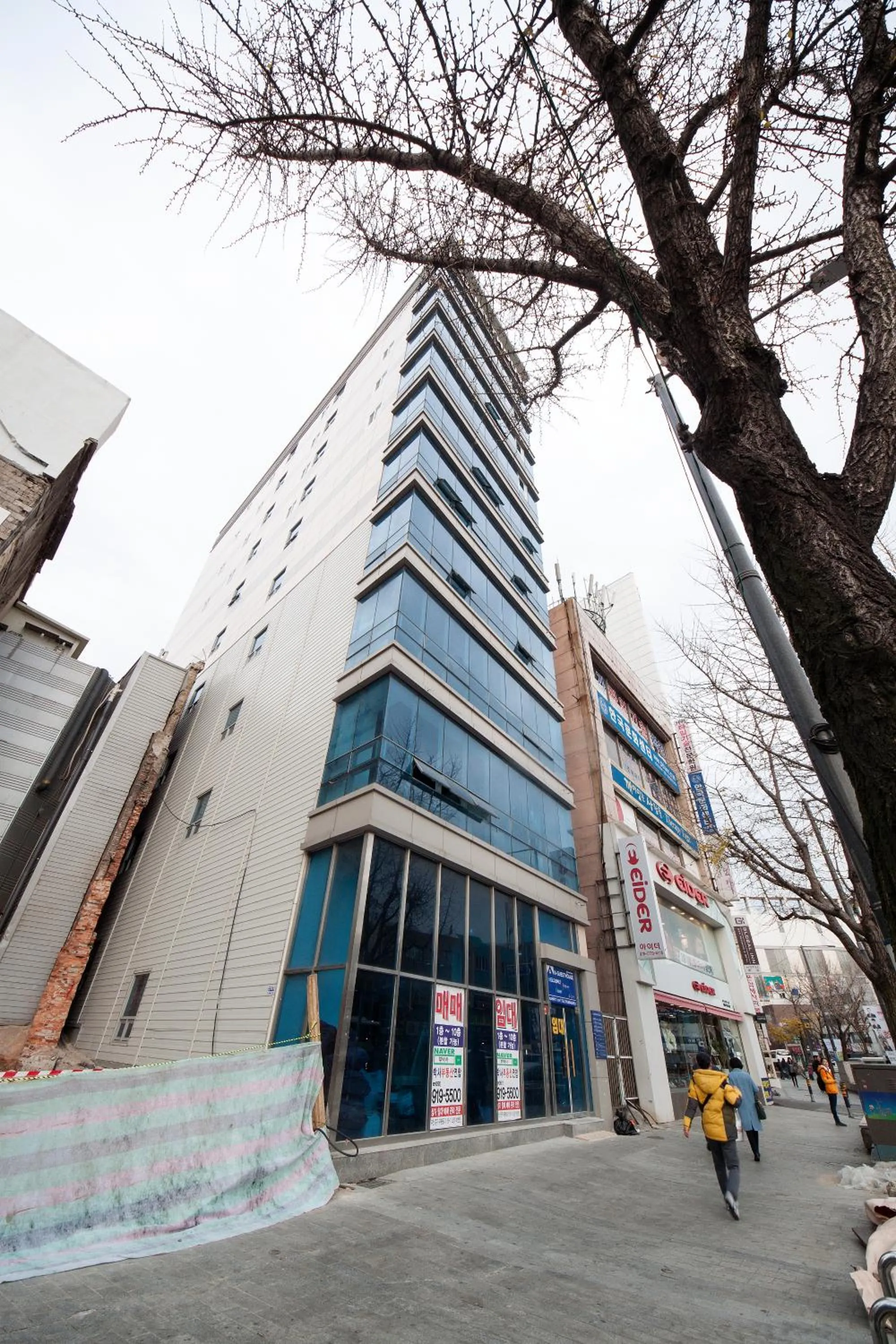 Facade/entrance in K-Guesthouse Premium Nampo 1