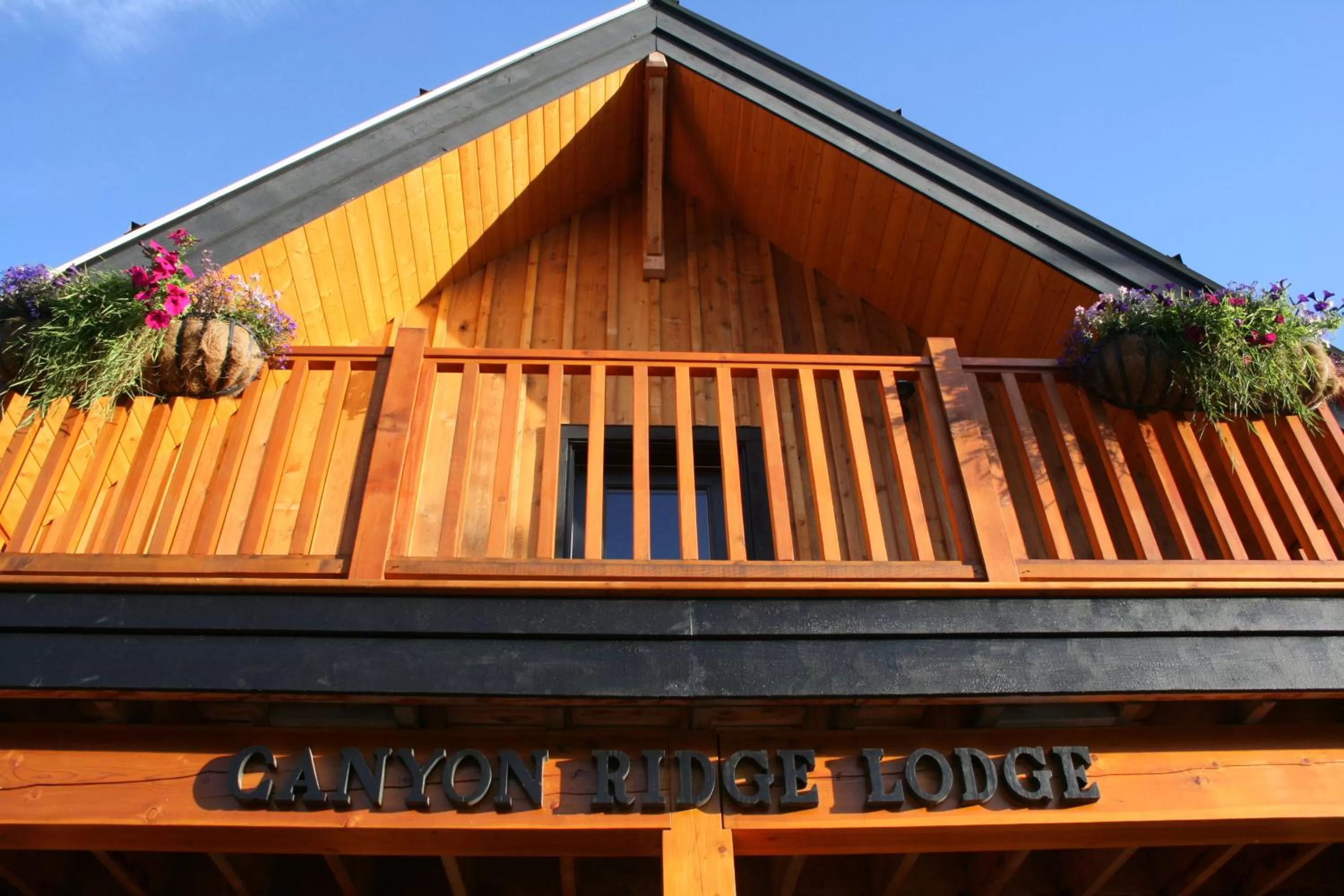 Facade/entrance in Canyon Ridge Lodge