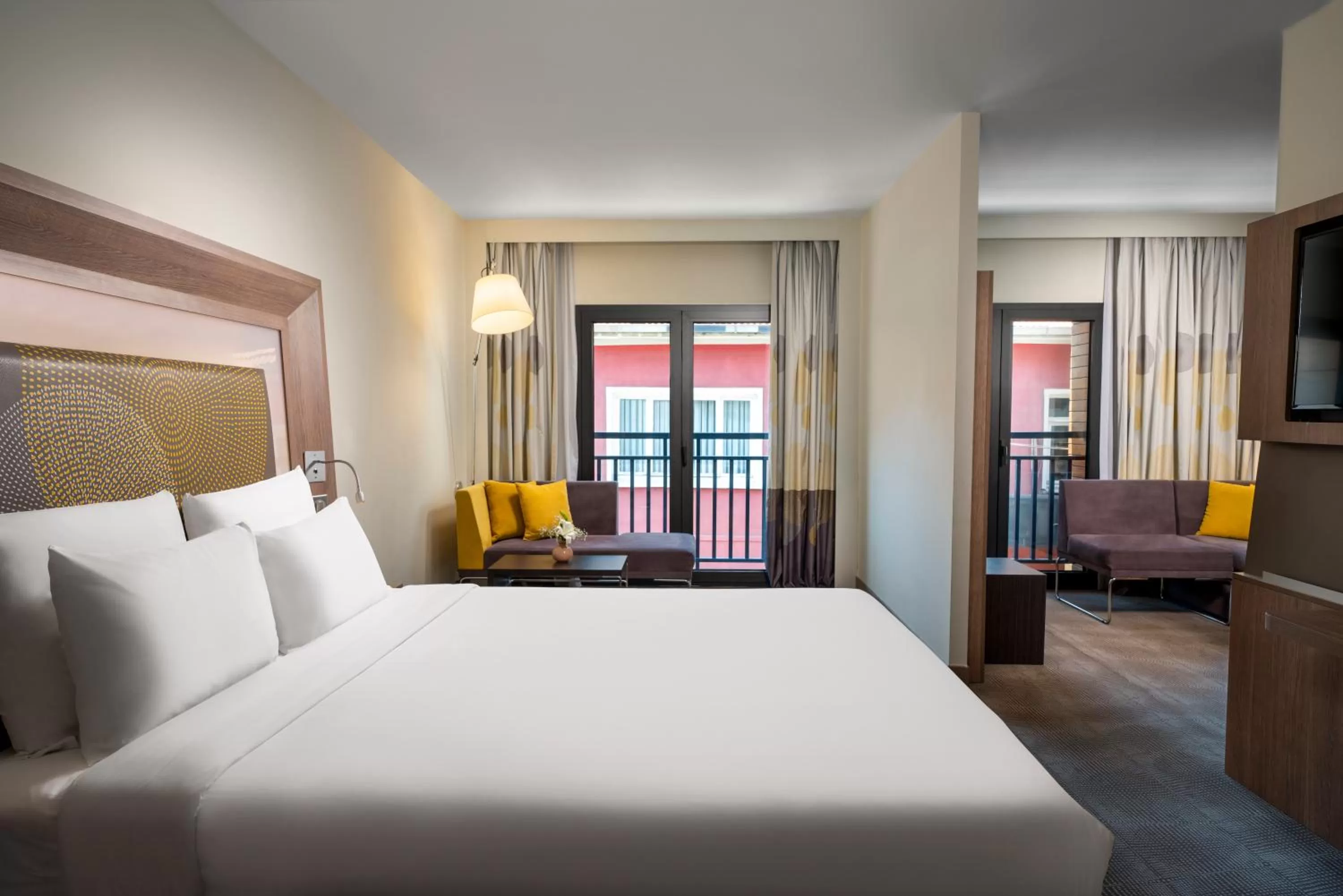 Property building, Bed in Novotel Istanbul Bosphorus Hotel