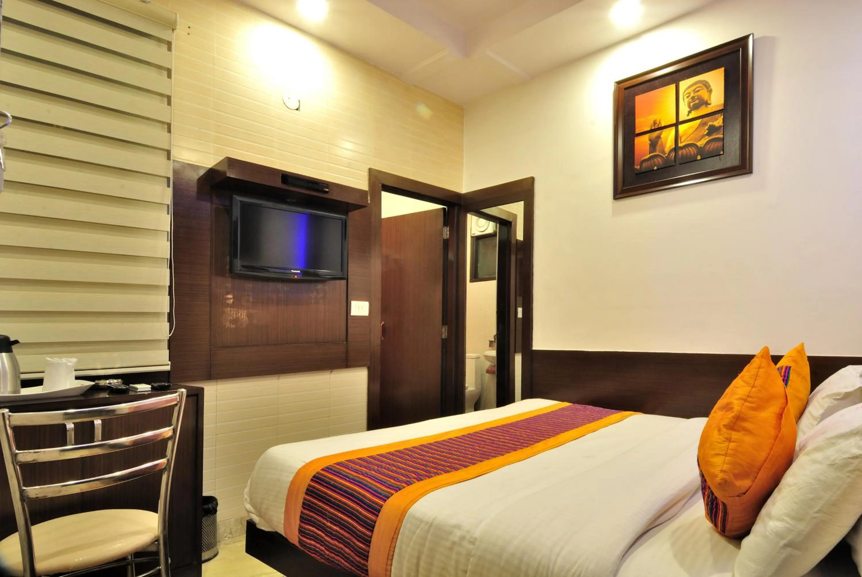 Bedroom, Bed in Hotel Nirmal Mahal - Paharganj - New Delhi