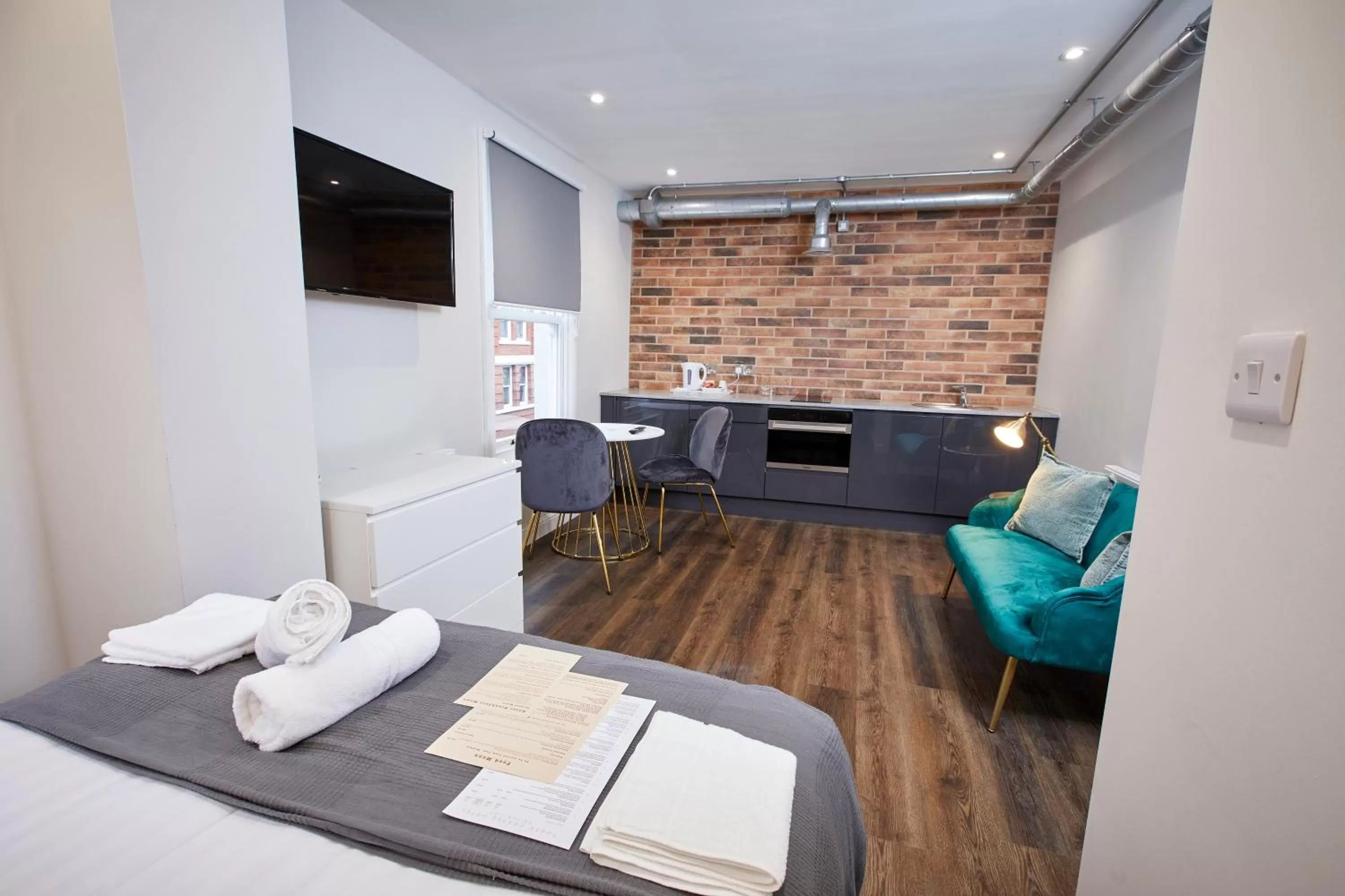 TV and multimedia in Three Cranes Serviced Apartments