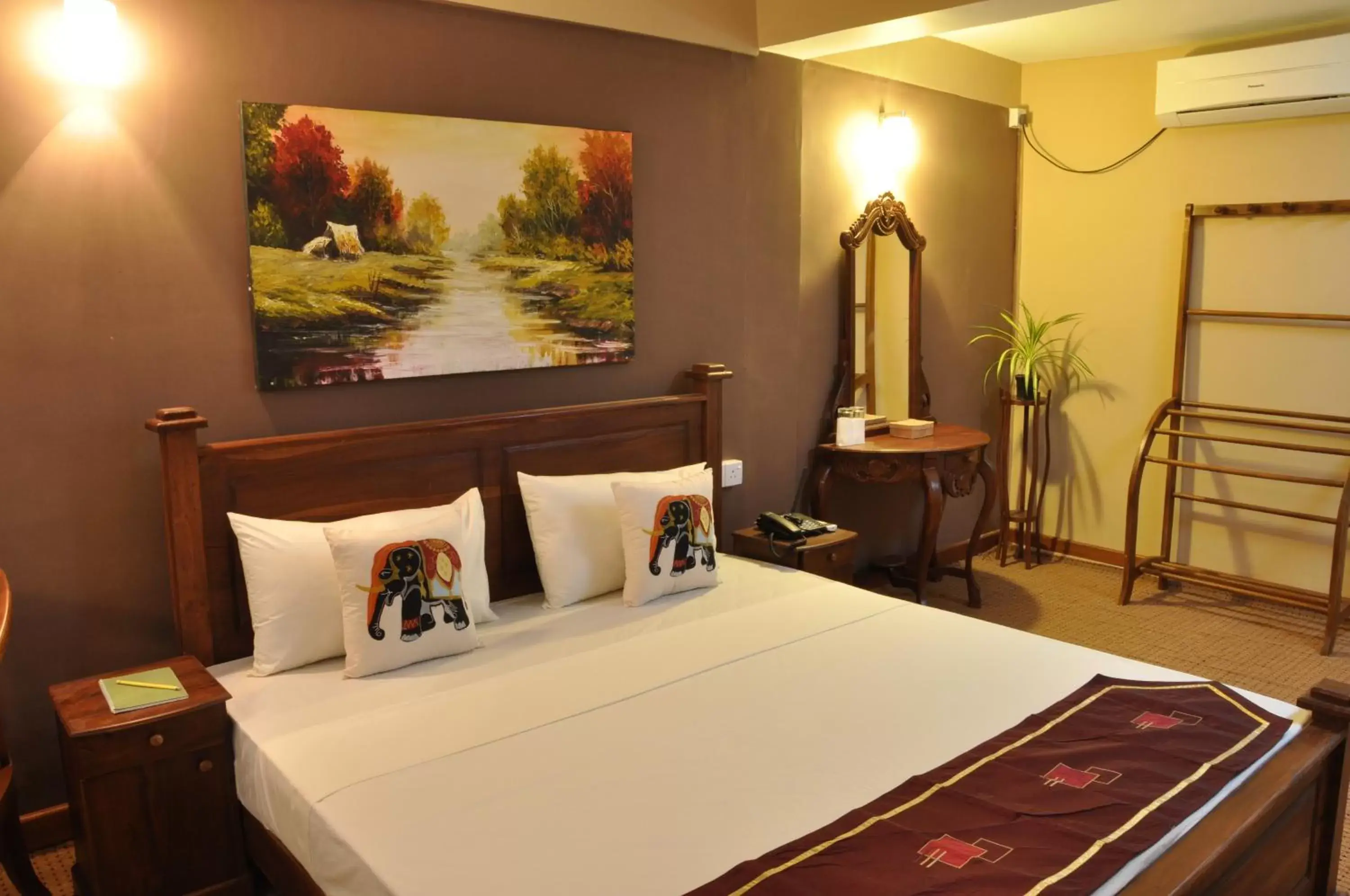 Deluxe Double Room - single occupancy in Hotel Tinaya Deluxe Double Room - single occupancy in Hotel Tinaya