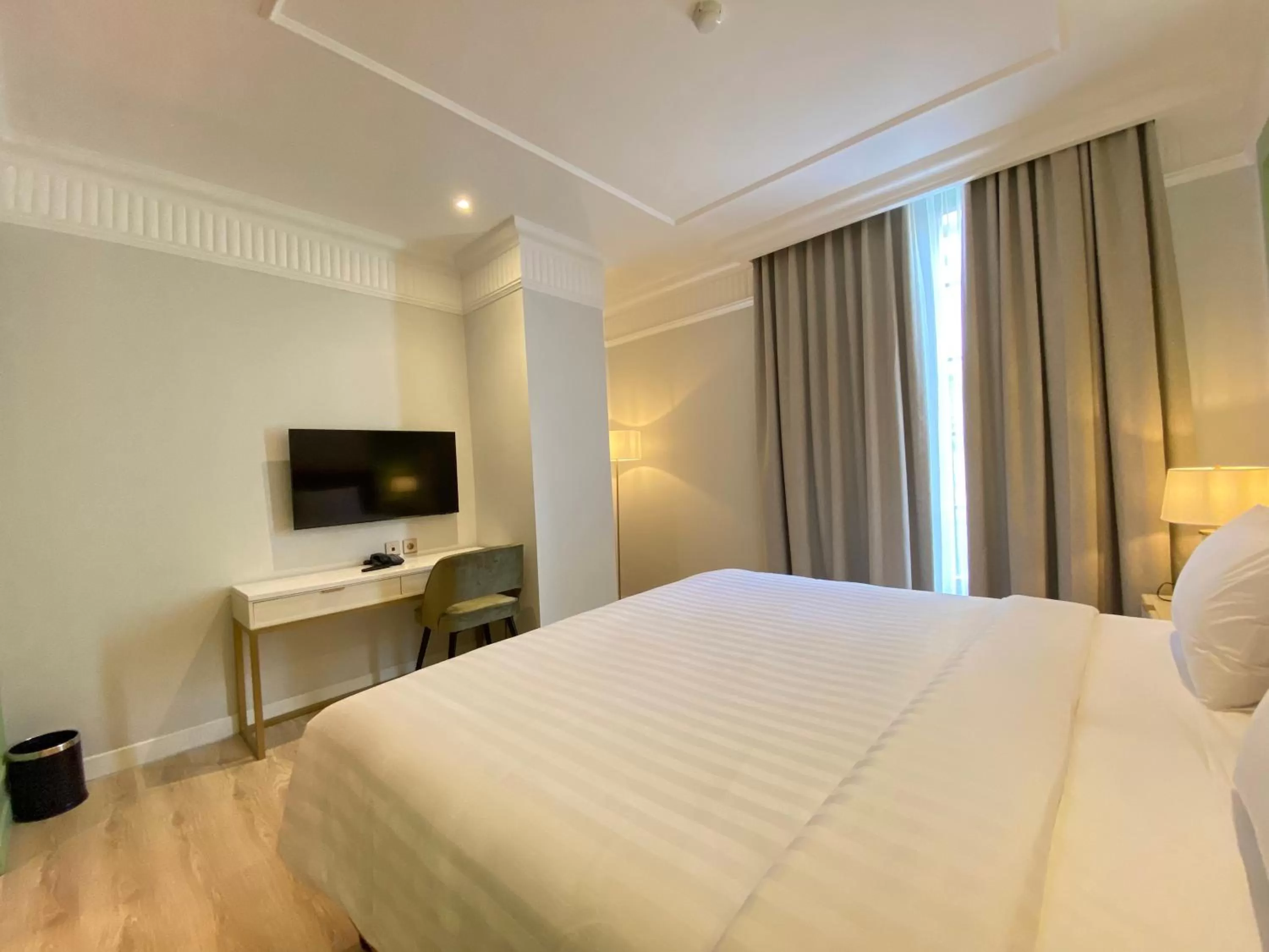 Bedroom, Bed in Maia Hotel Jakarta