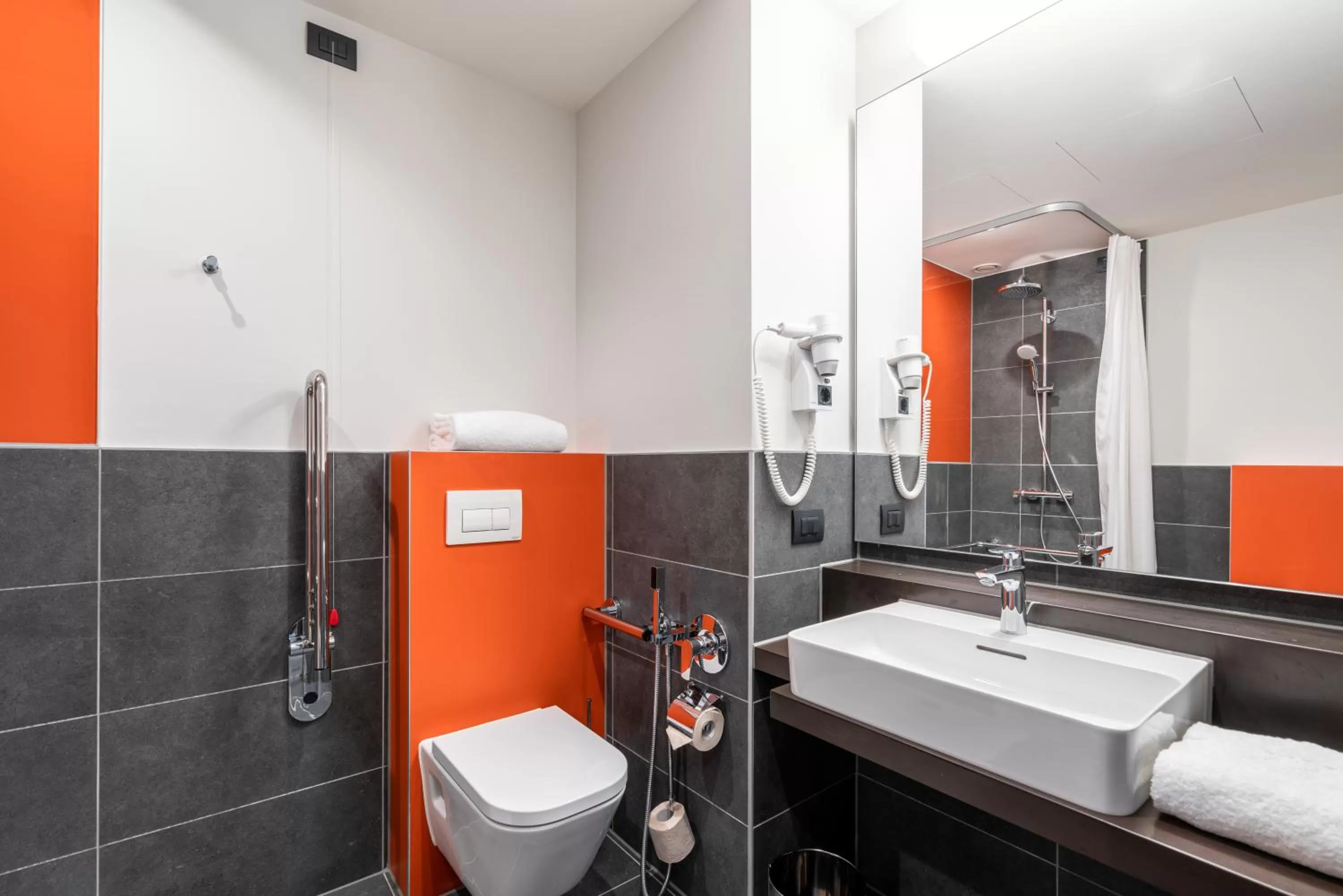 Bathroom in Campanile Vienna South