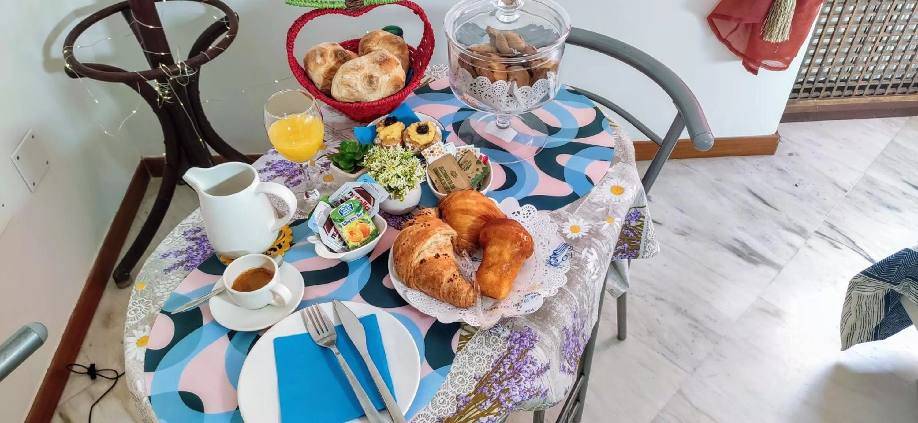 Food and drinks in La Casa Del Sole A Mergellina