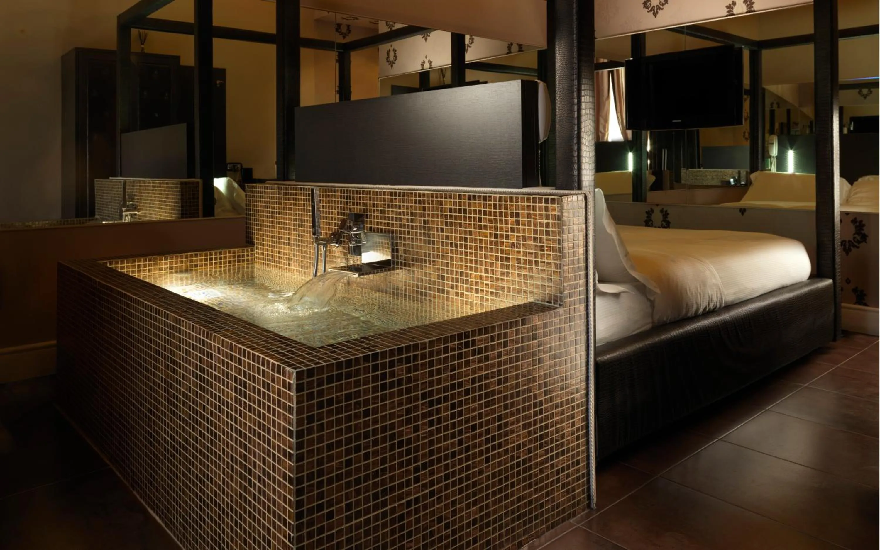 Bedroom, Bathroom in Spagna Royal Suite