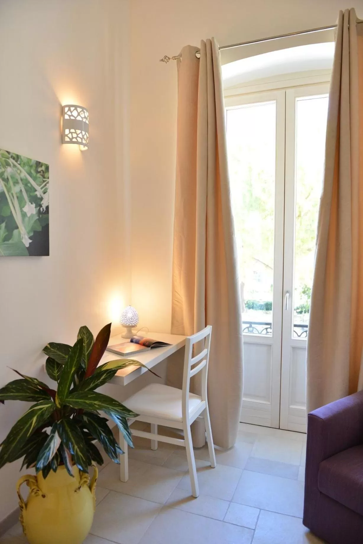 Photo of the whole room in Tobacco Suite