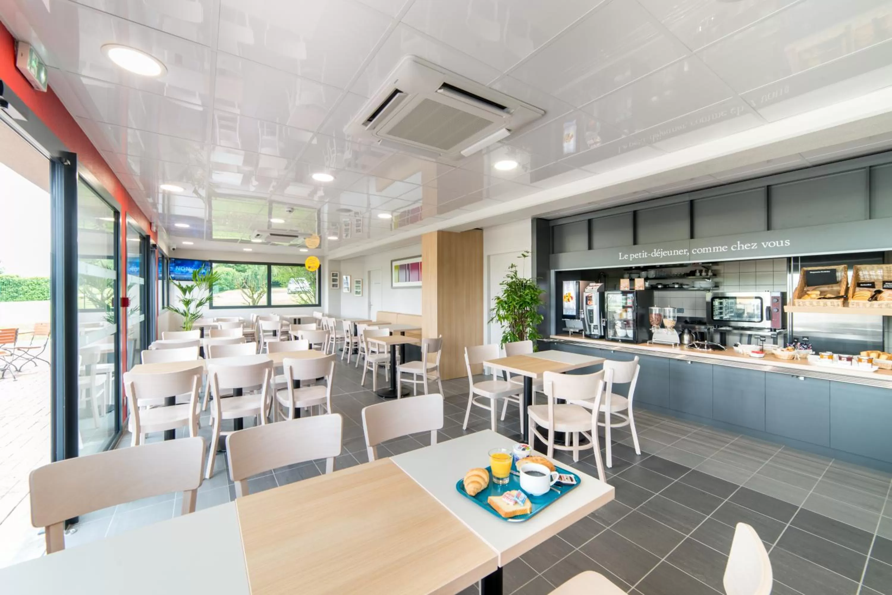 Buffet breakfast in B&B HOTEL Verdun