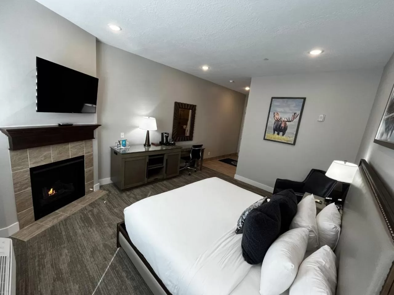 Nearby landmark, TV/Entertainment Center in Huff House Inn and Cabins