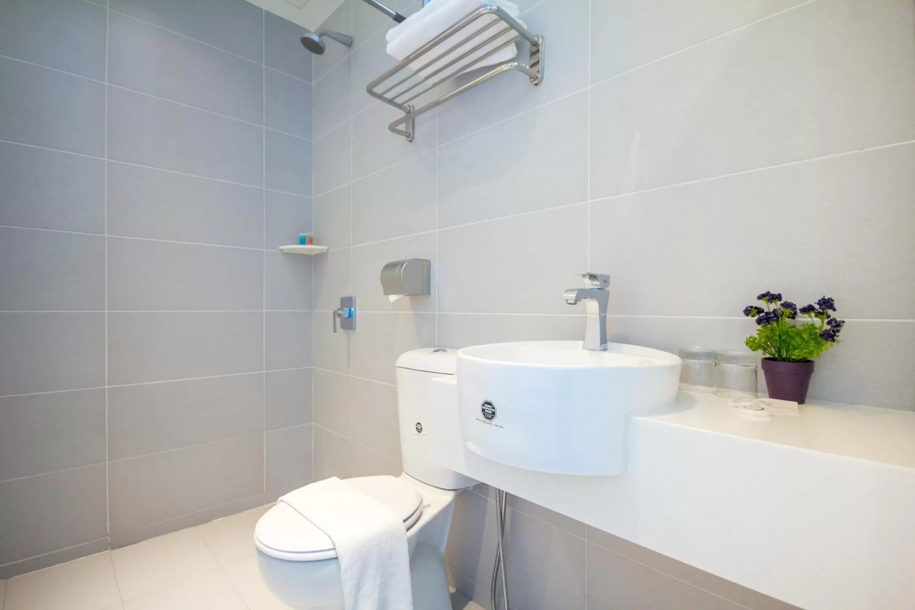 Toilet in Mode Inn Icon City