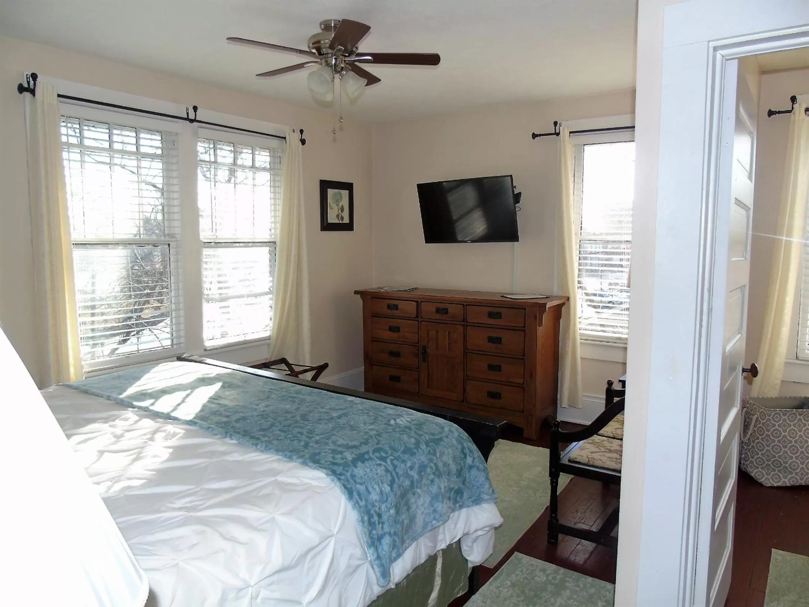 Bedroom, Bed in The Charleston Inn Hendersonville NC