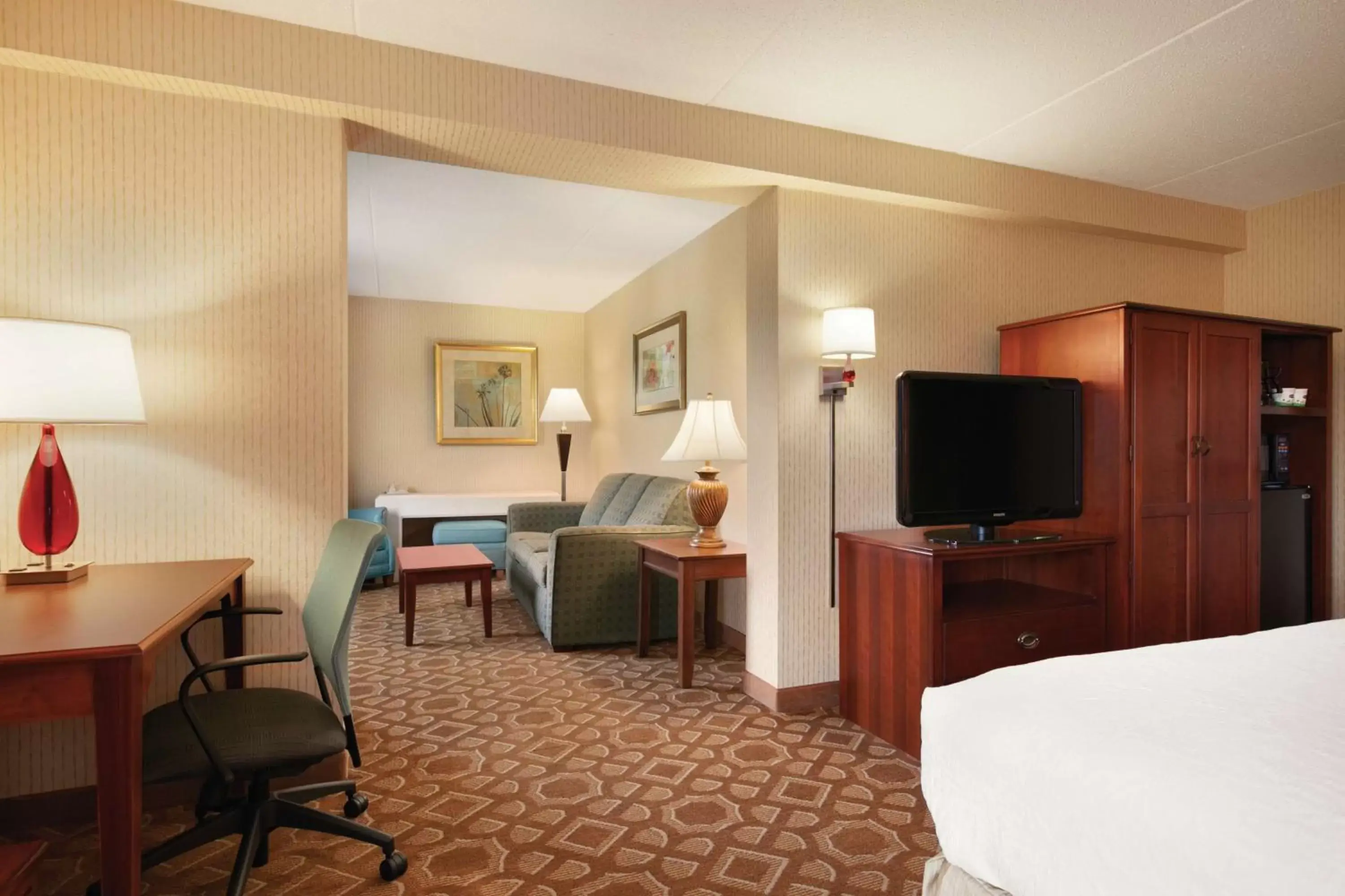 King Room with Sofa Bed - Hearing Access/Non-Smoking in Hampton Inn - York King Room with Sofa Bed - Hearing Access/Non-Smoking in Hampton Inn - York