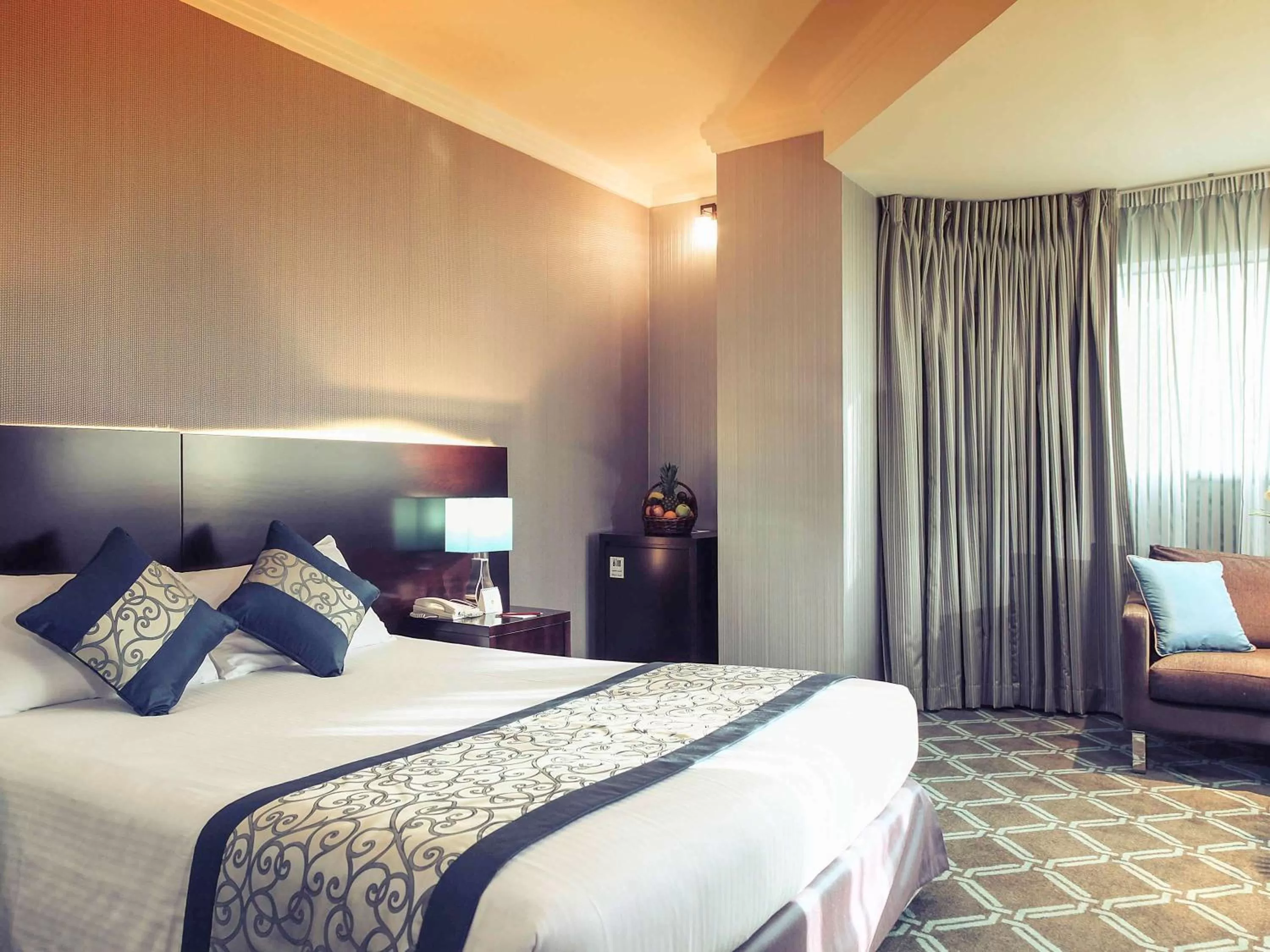 Property building, Bed in Novel Hotel City Center