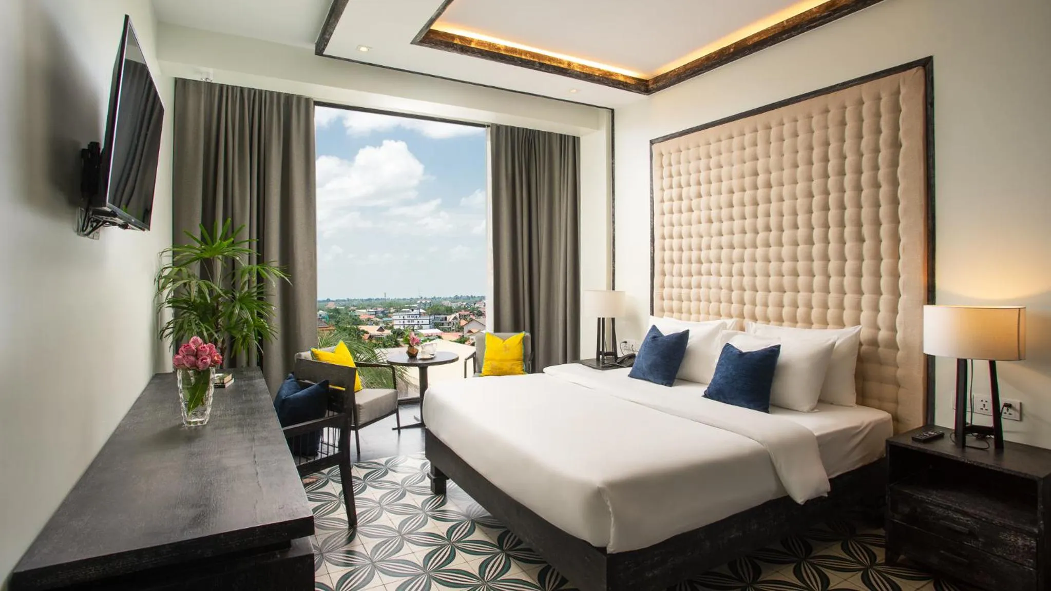 Photo of the whole room, Bed in Monthara Angkor Residence