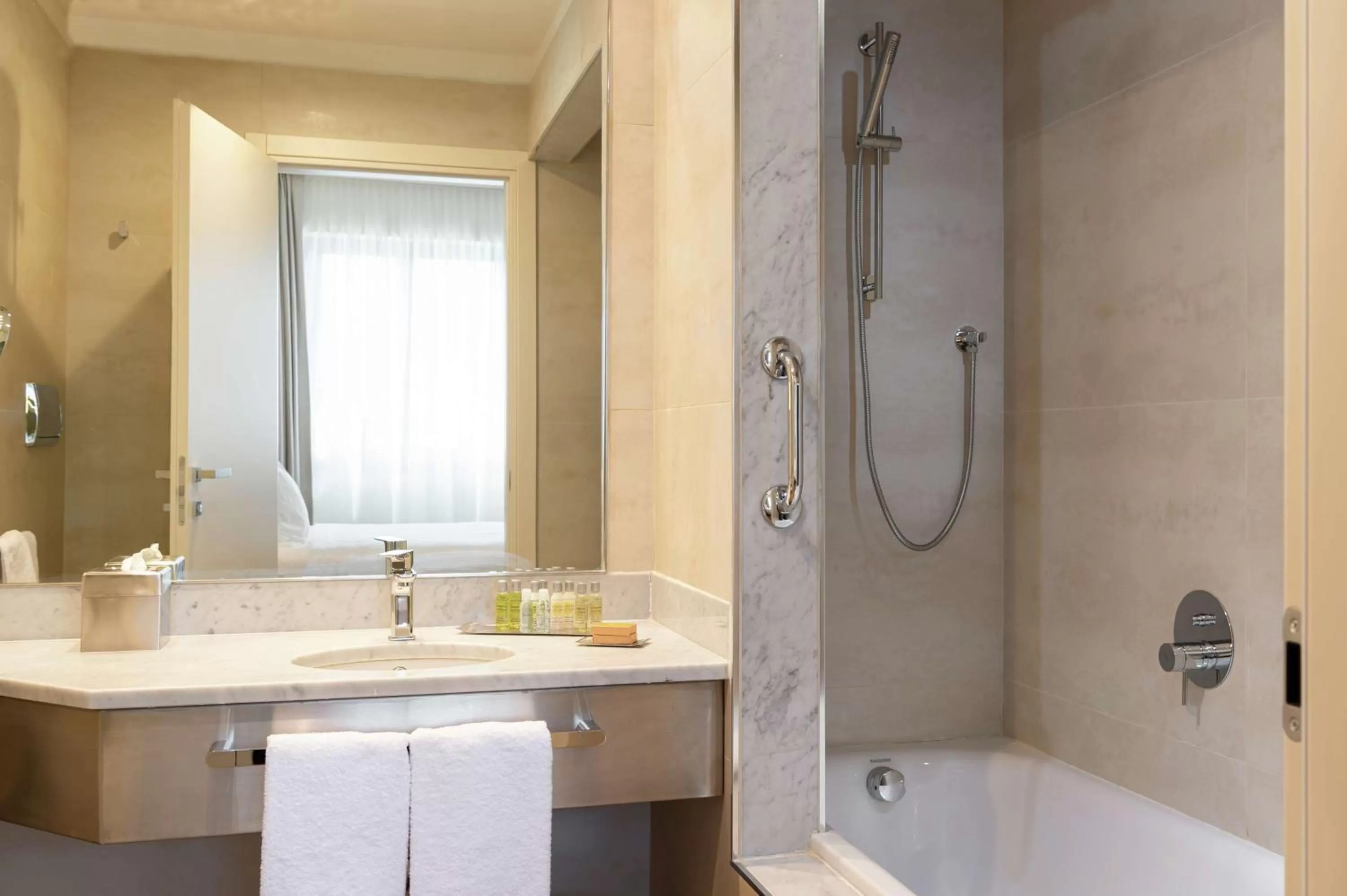 Bed in DoubleTree by Hilton Brescia