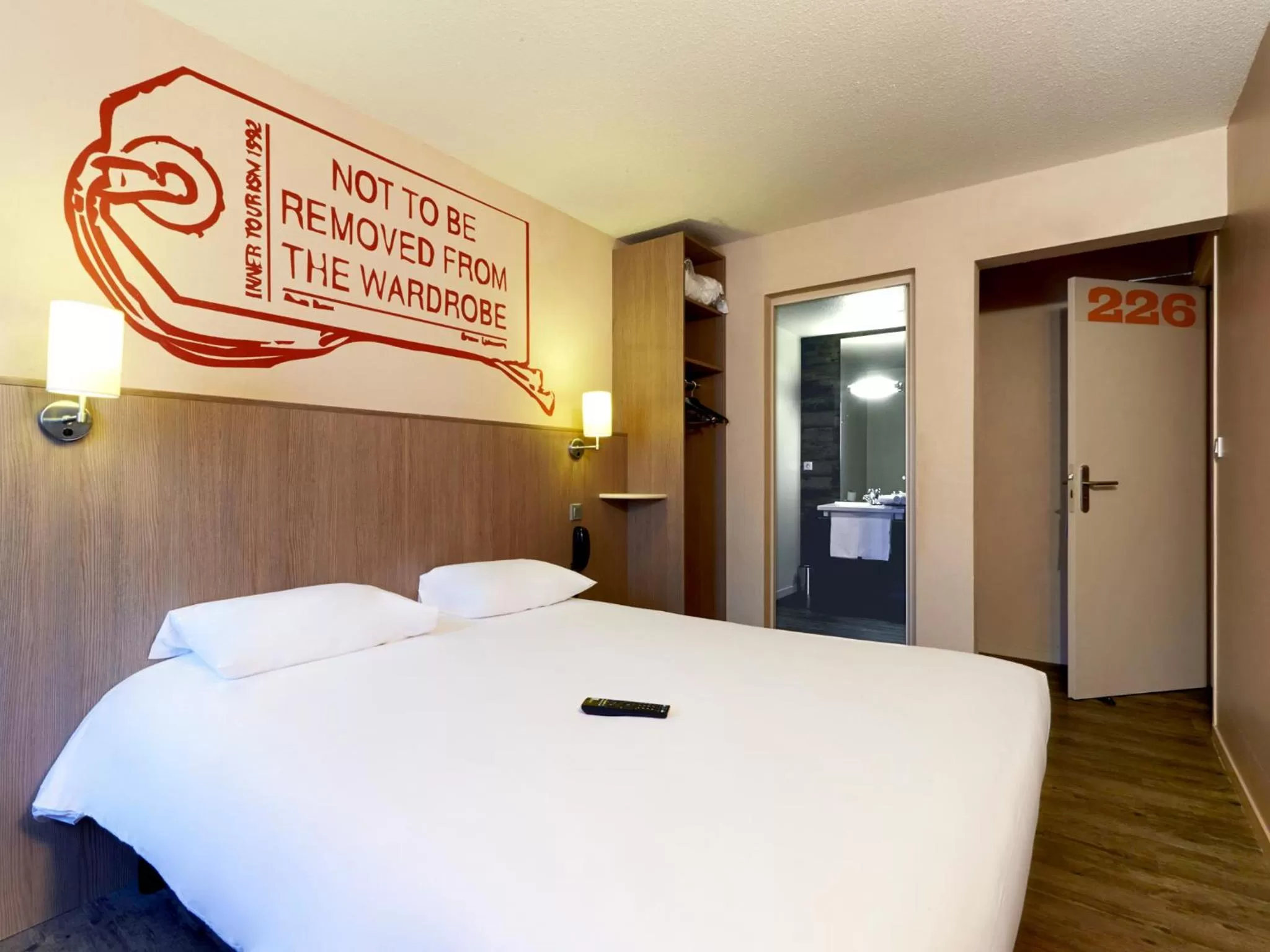 Bed in Brit Hotel Essentiel Cholet