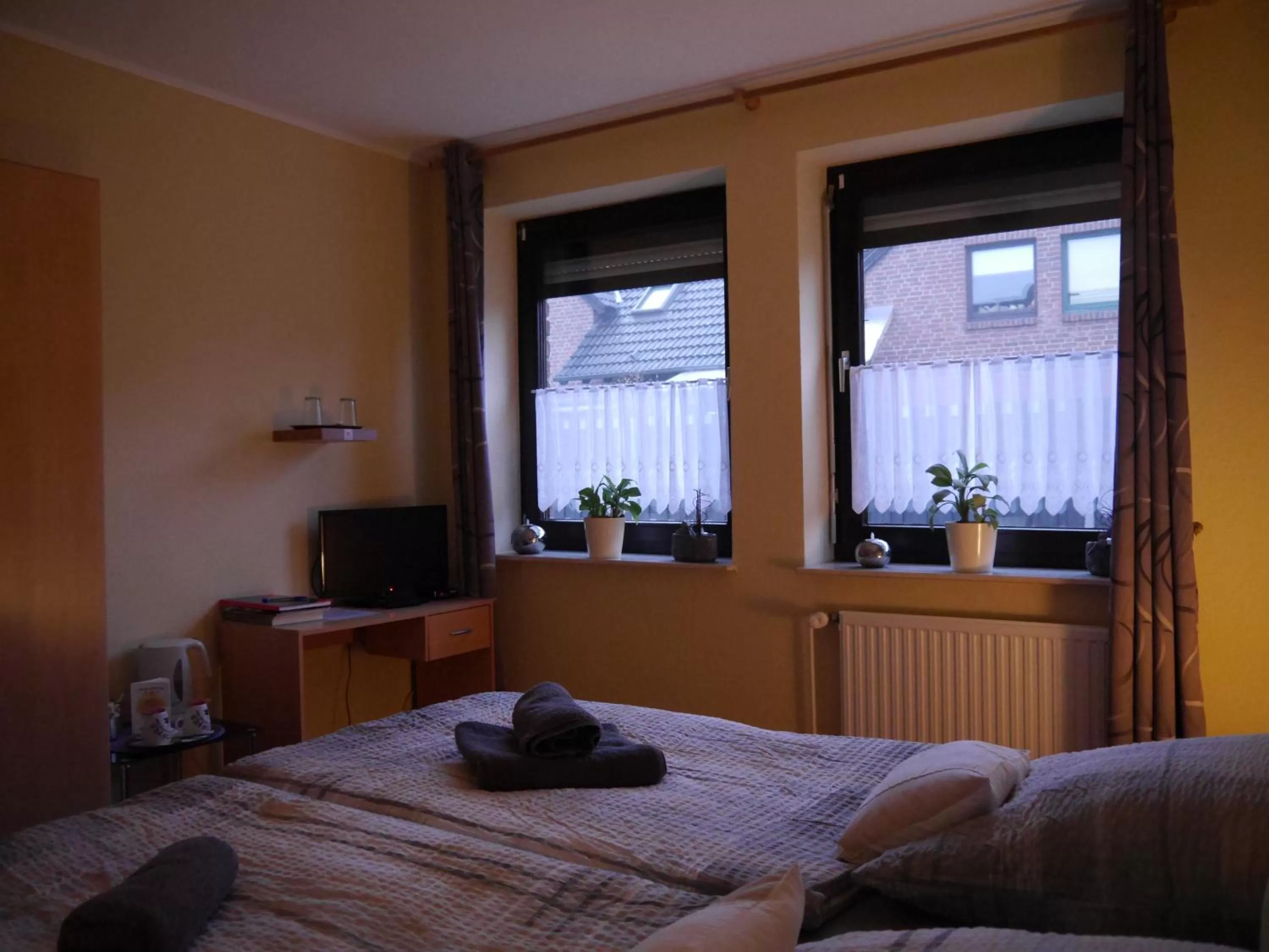 Bedroom, Bed in Pension Heideweg