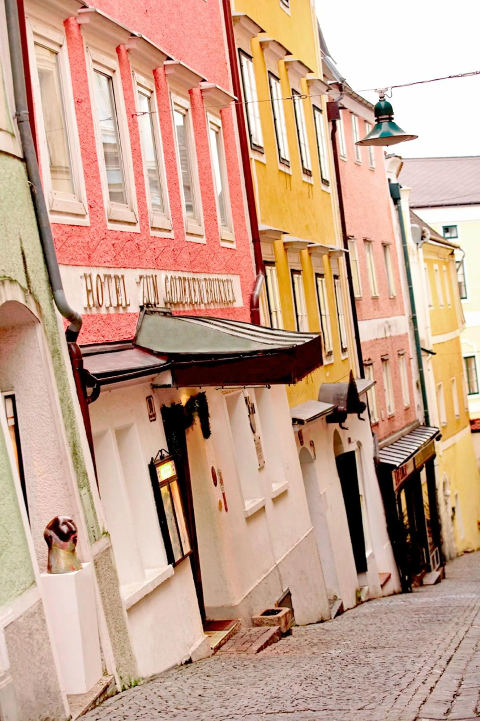 Facade/entrance in Keramikhotel Goldener Brunnen