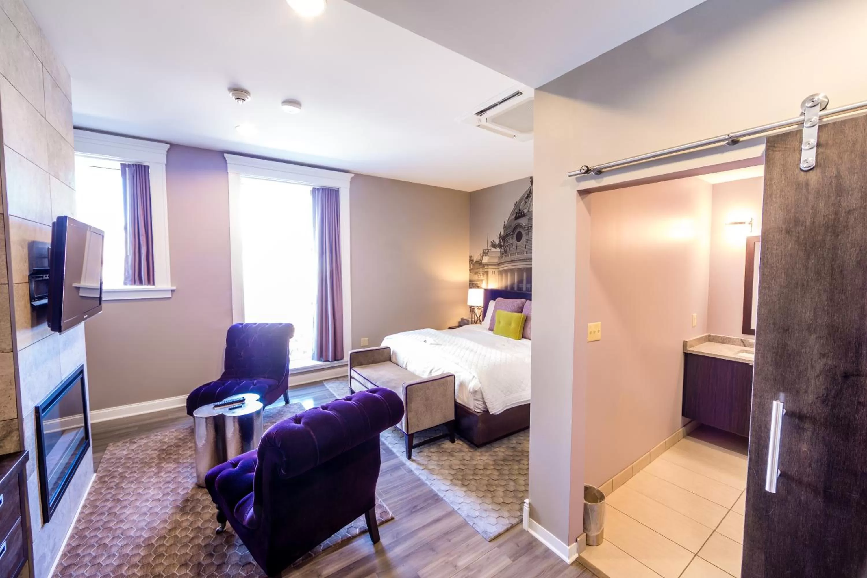 Photo of the whole room, Bed in Hotel at the Lafayette Trademark Collection by Wyndham