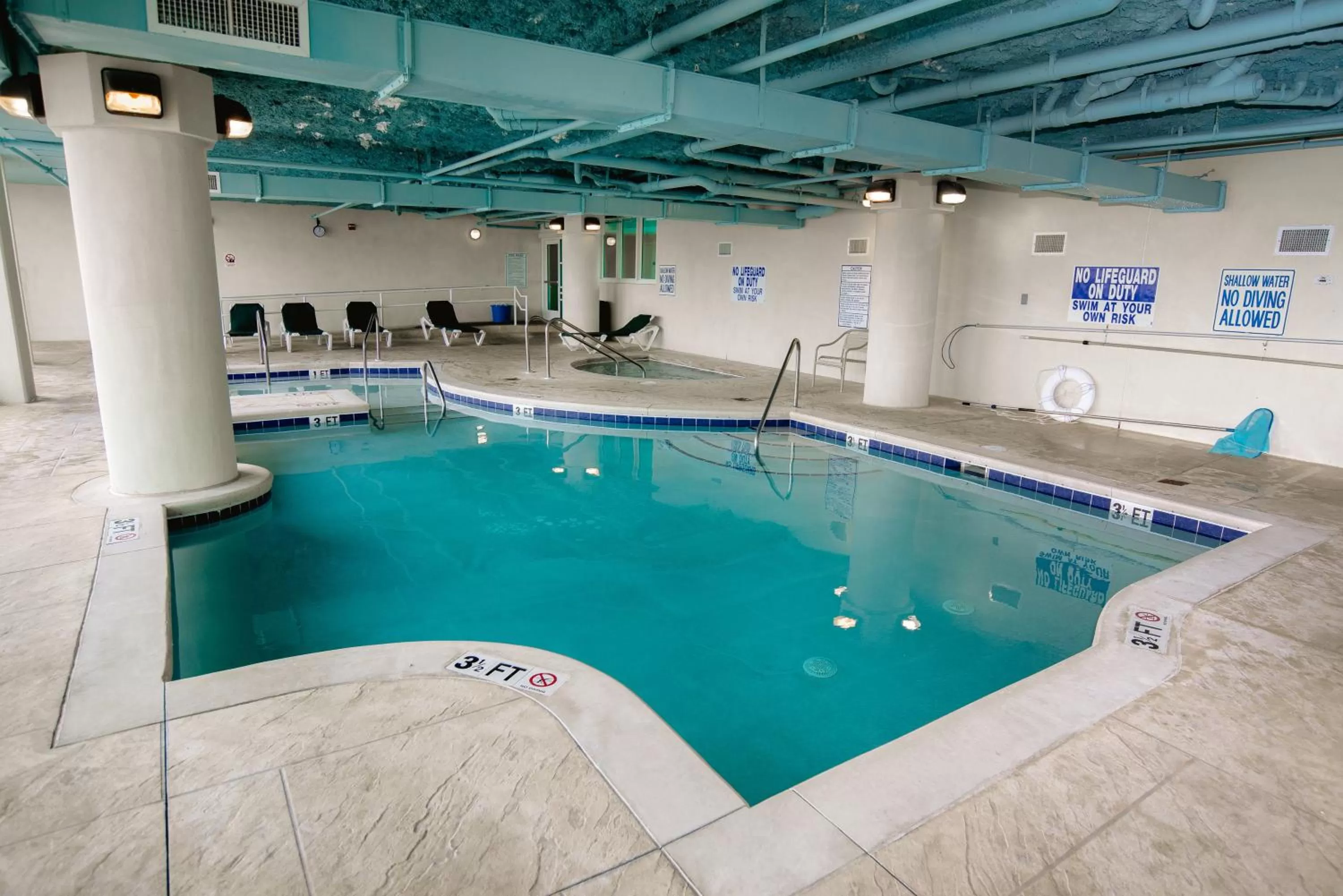 Swimming Pool in The Horizon at 77th