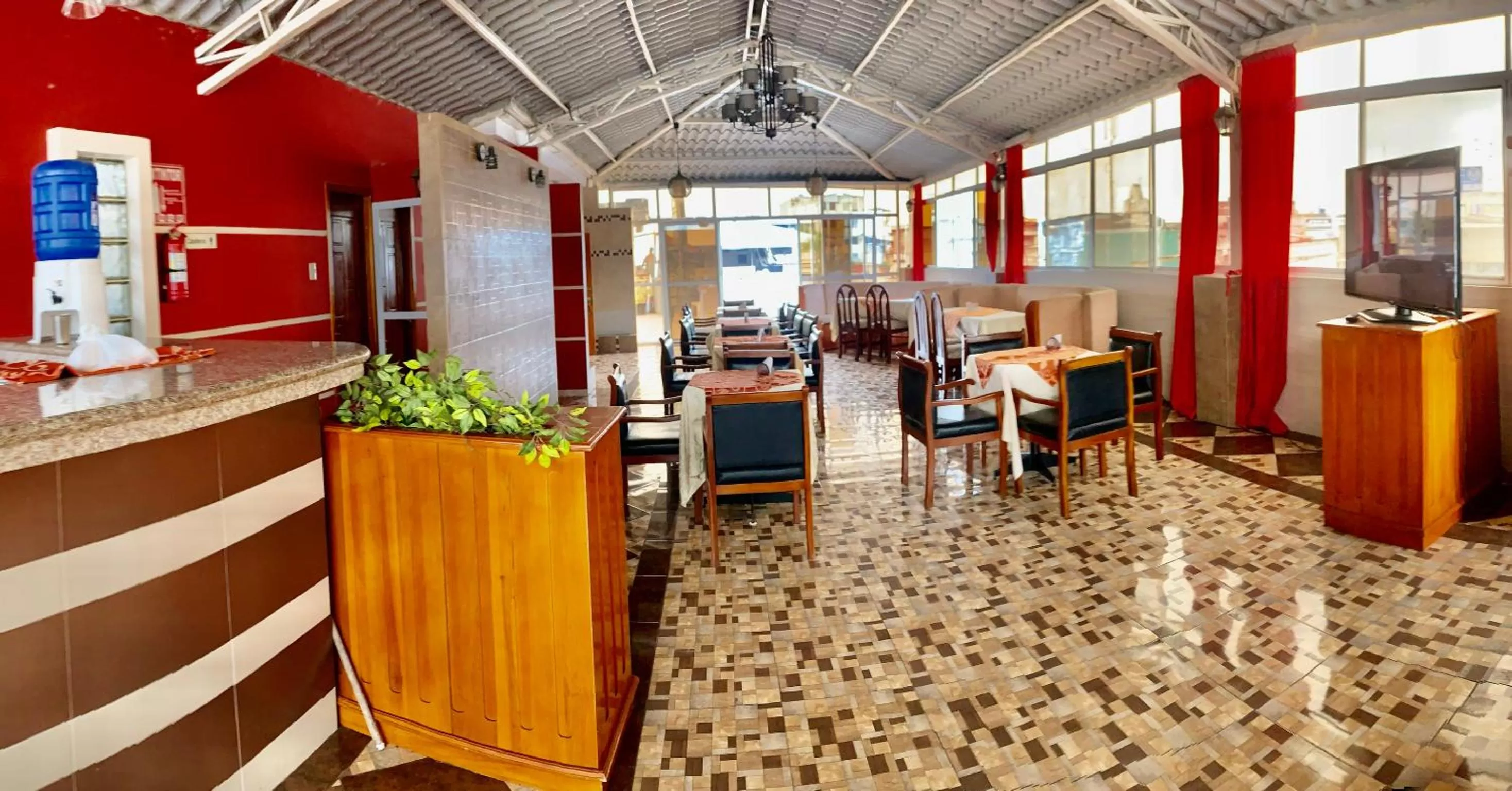 Restaurant/Places to Eat in House Center