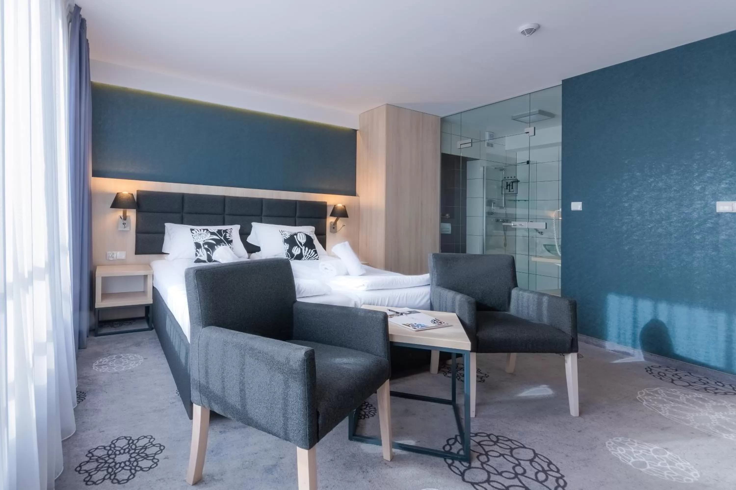 Property building, Bed in Hotel Lantier & Swimming Pool Zone