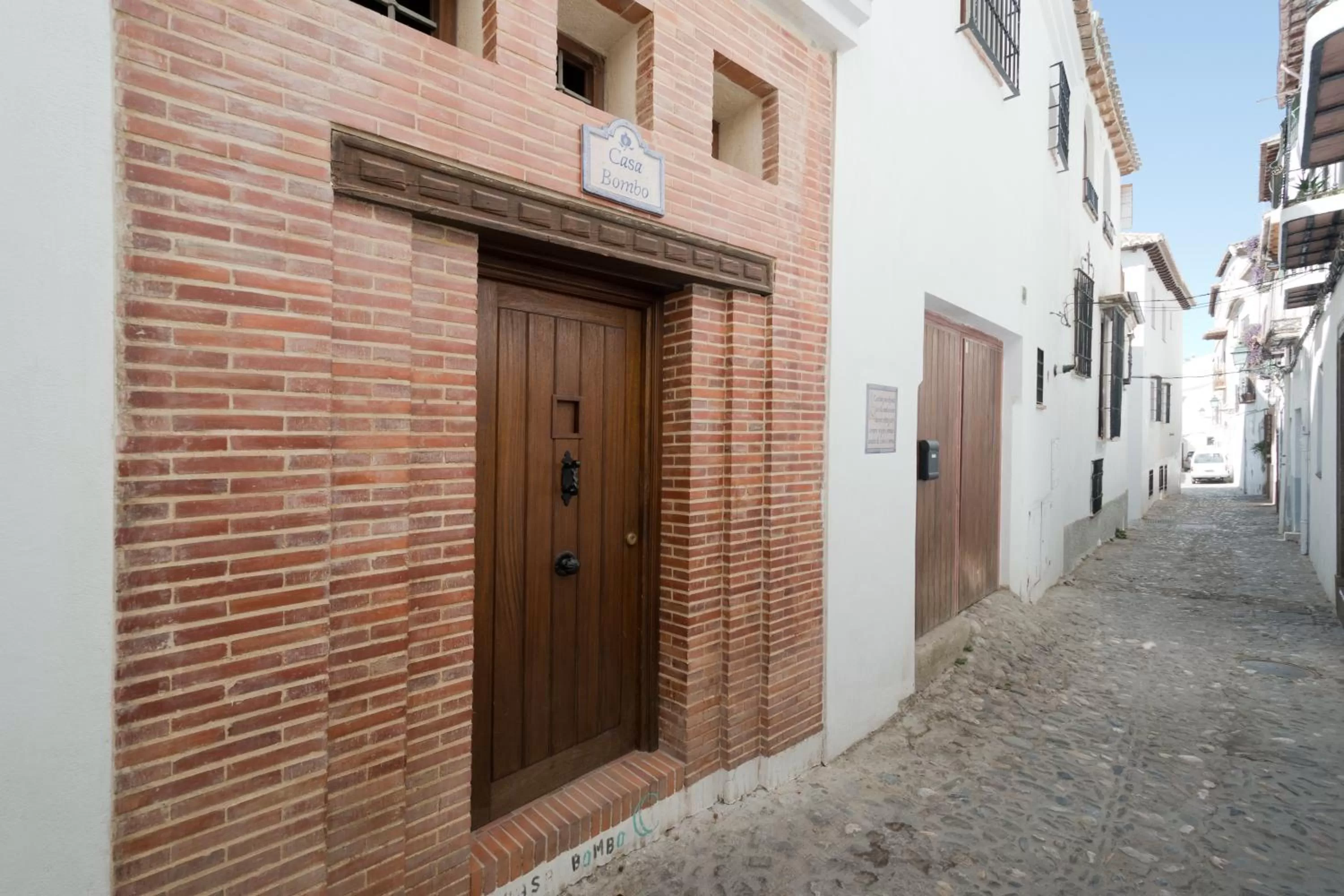 Facade/entrance in Casa Bombo