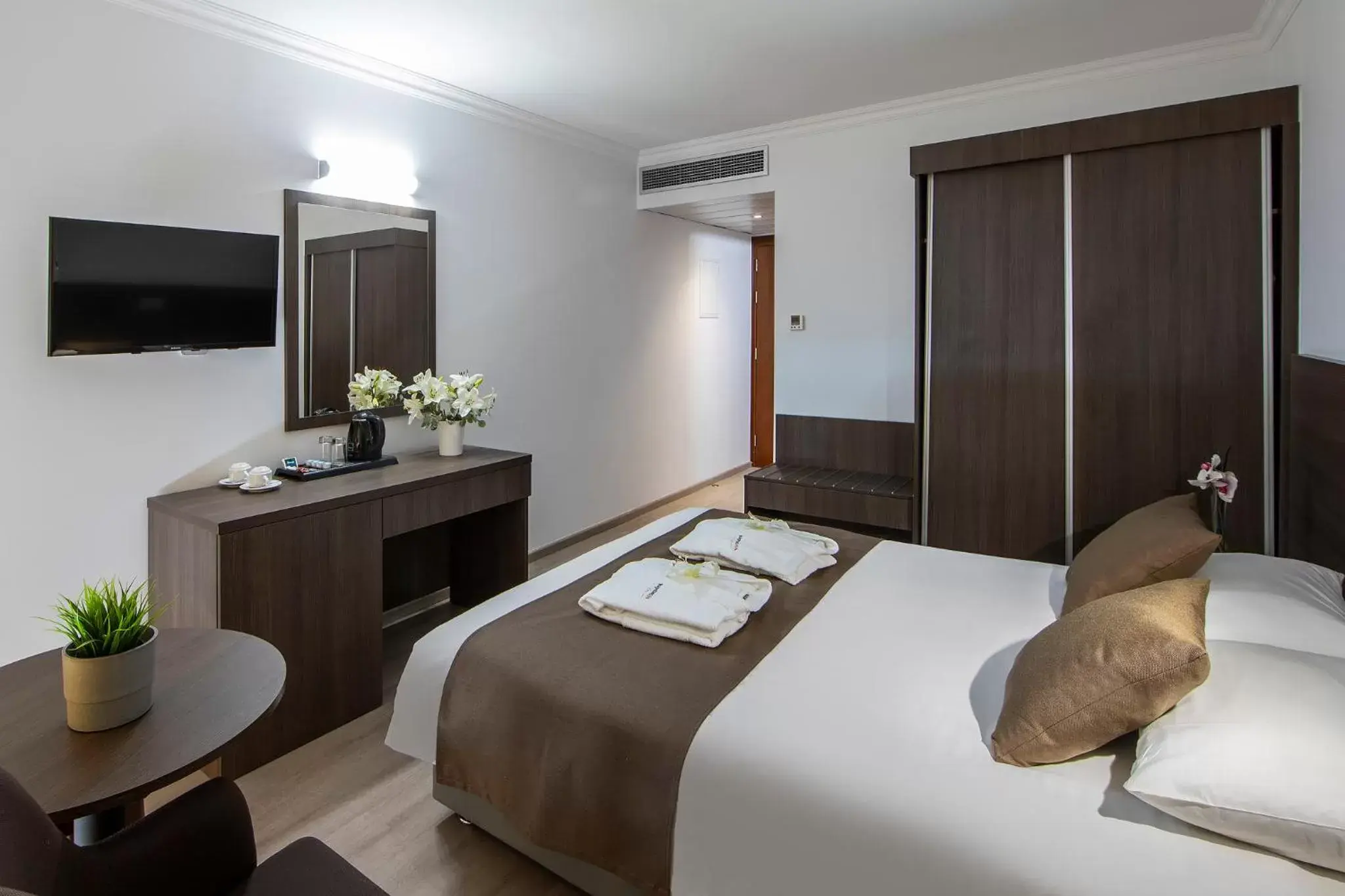 Superior Double or Twin Room with Side Sea View - single occupancy in Kapetanios Limassol Hotel Superior Double or Twin Room with Side Sea View - single occupancy in Kapetanios Limassol Hotel
