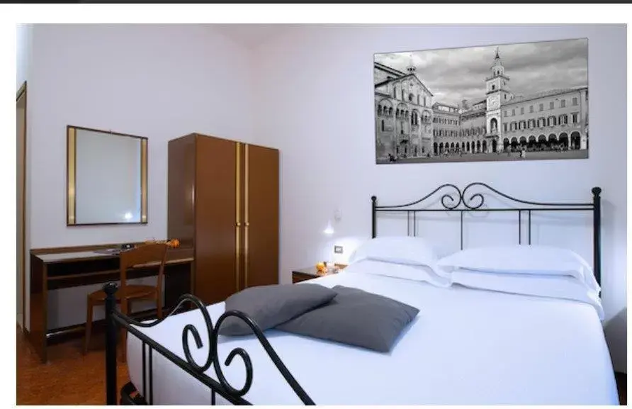 Economy Double Room - single occupancy in CDH Hotel Modena Economy Double Room - single occupancy in CDH Hotel Modena