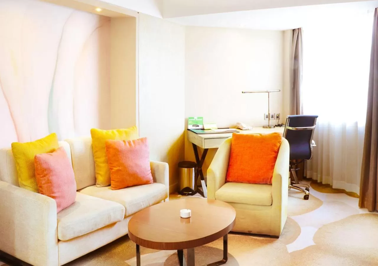 One-Bedroom Suite with City View in Holiday Inn Kunming City Centre, an IHG Hotel