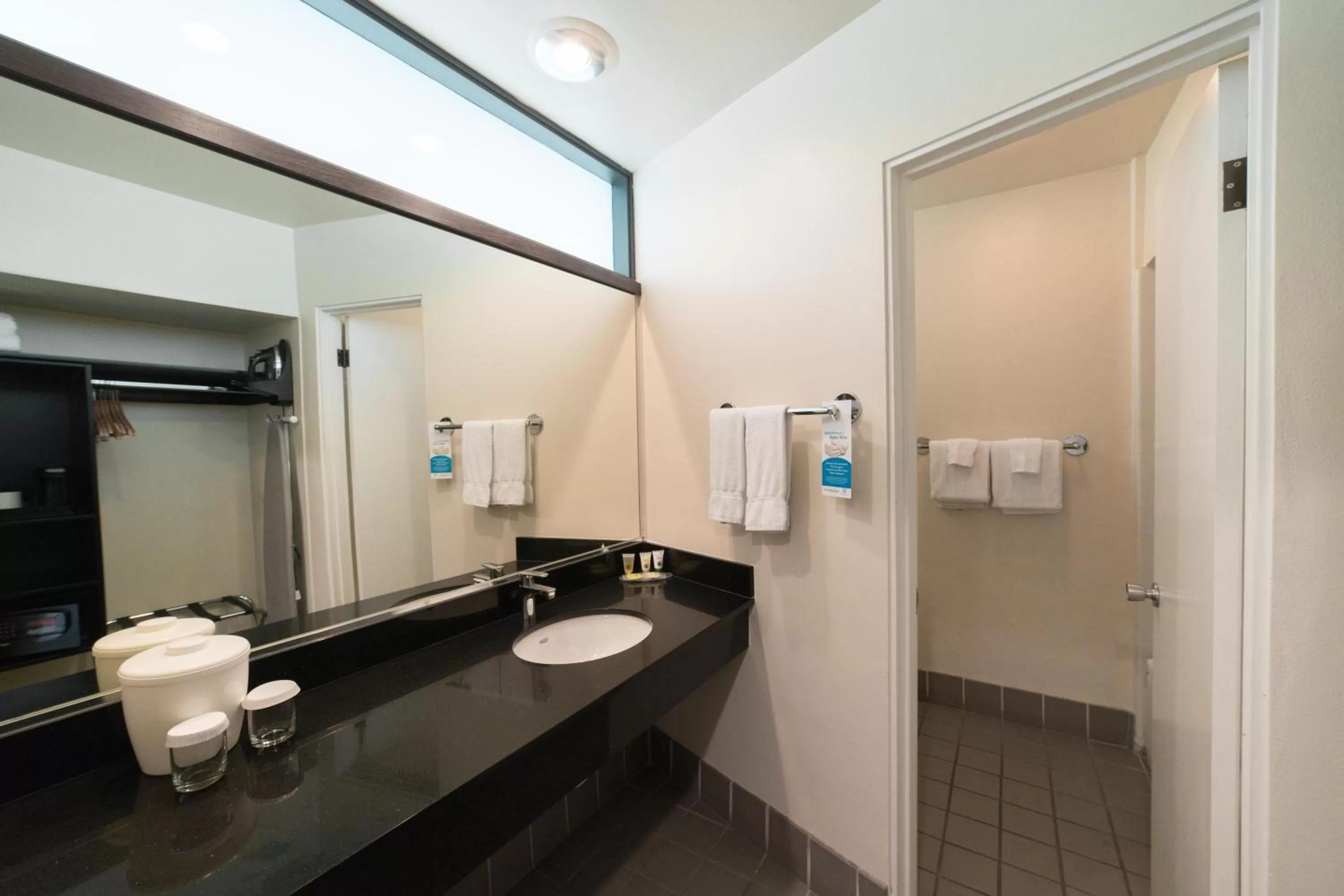 Bathroom in Lemon Tree Inn