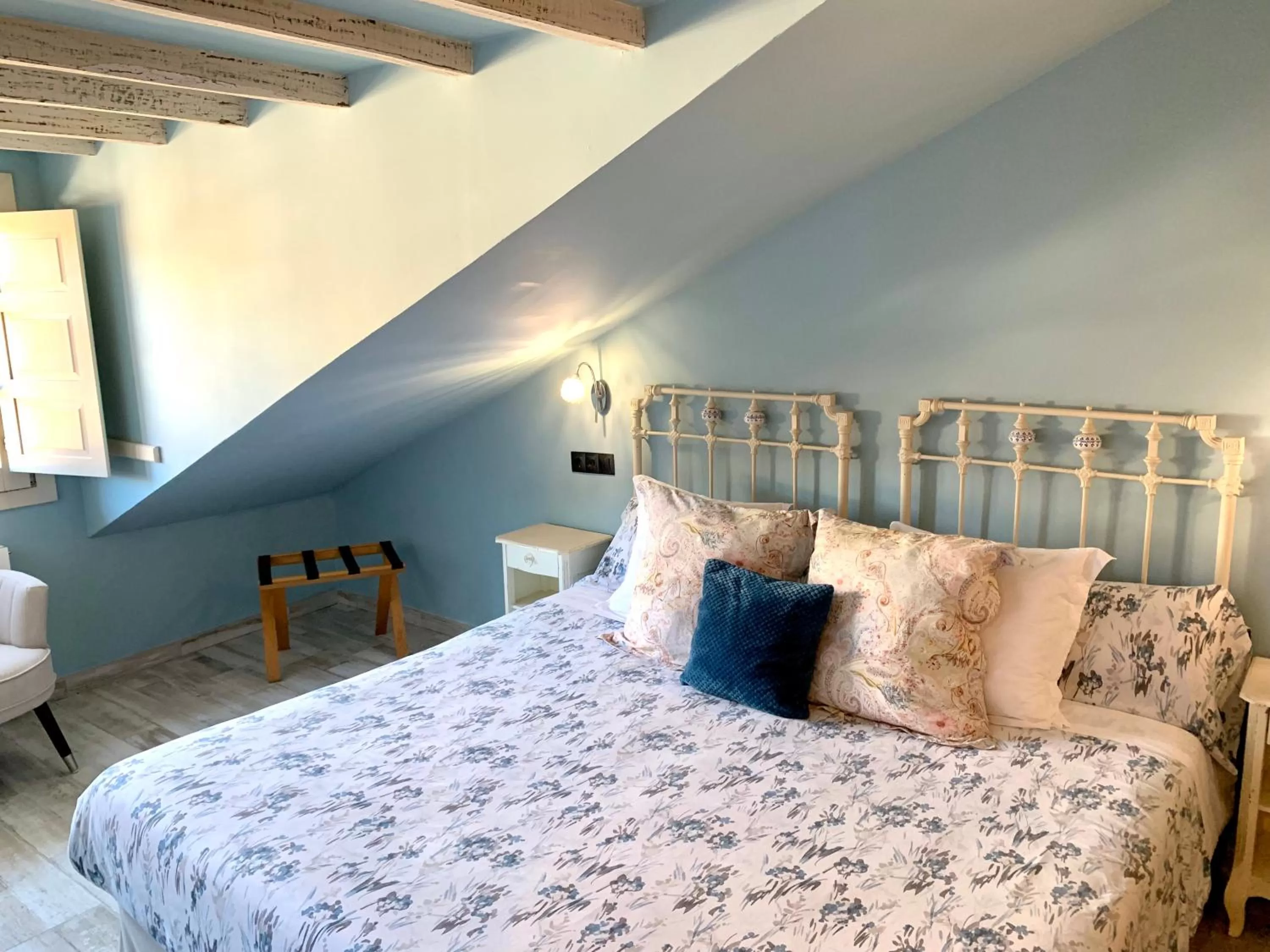 Bed in Akla Suites con Jacuzzi Santillana