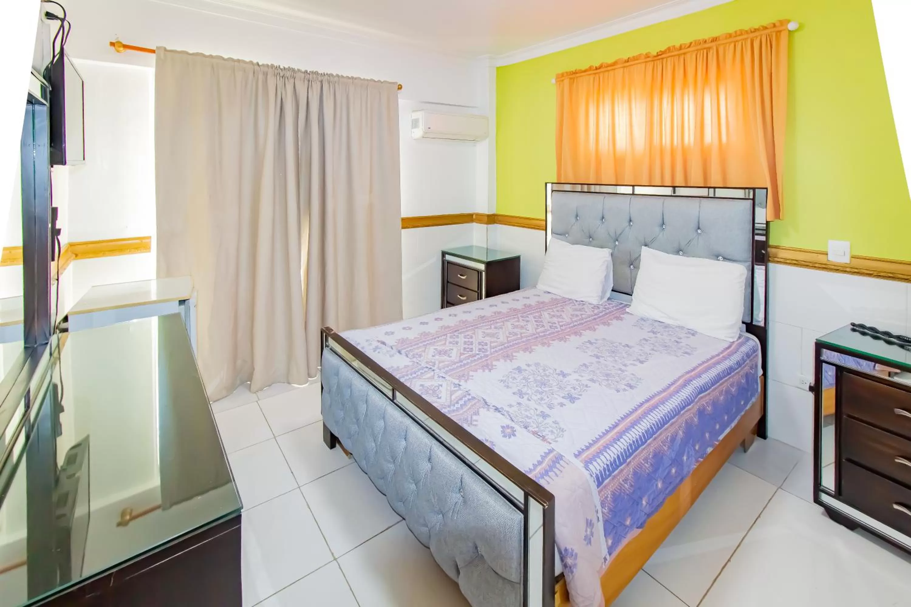 Communal lounge/ TV room in Hotel La Casona Dorada