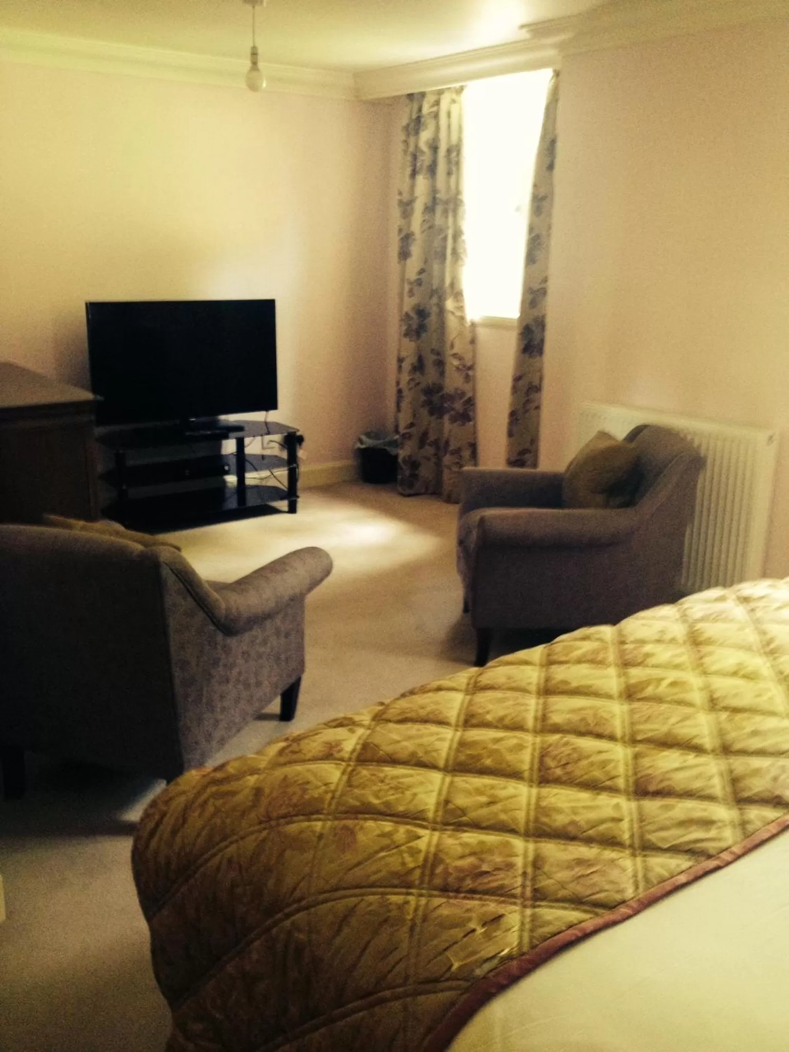 Bed in Mansion House Hotel