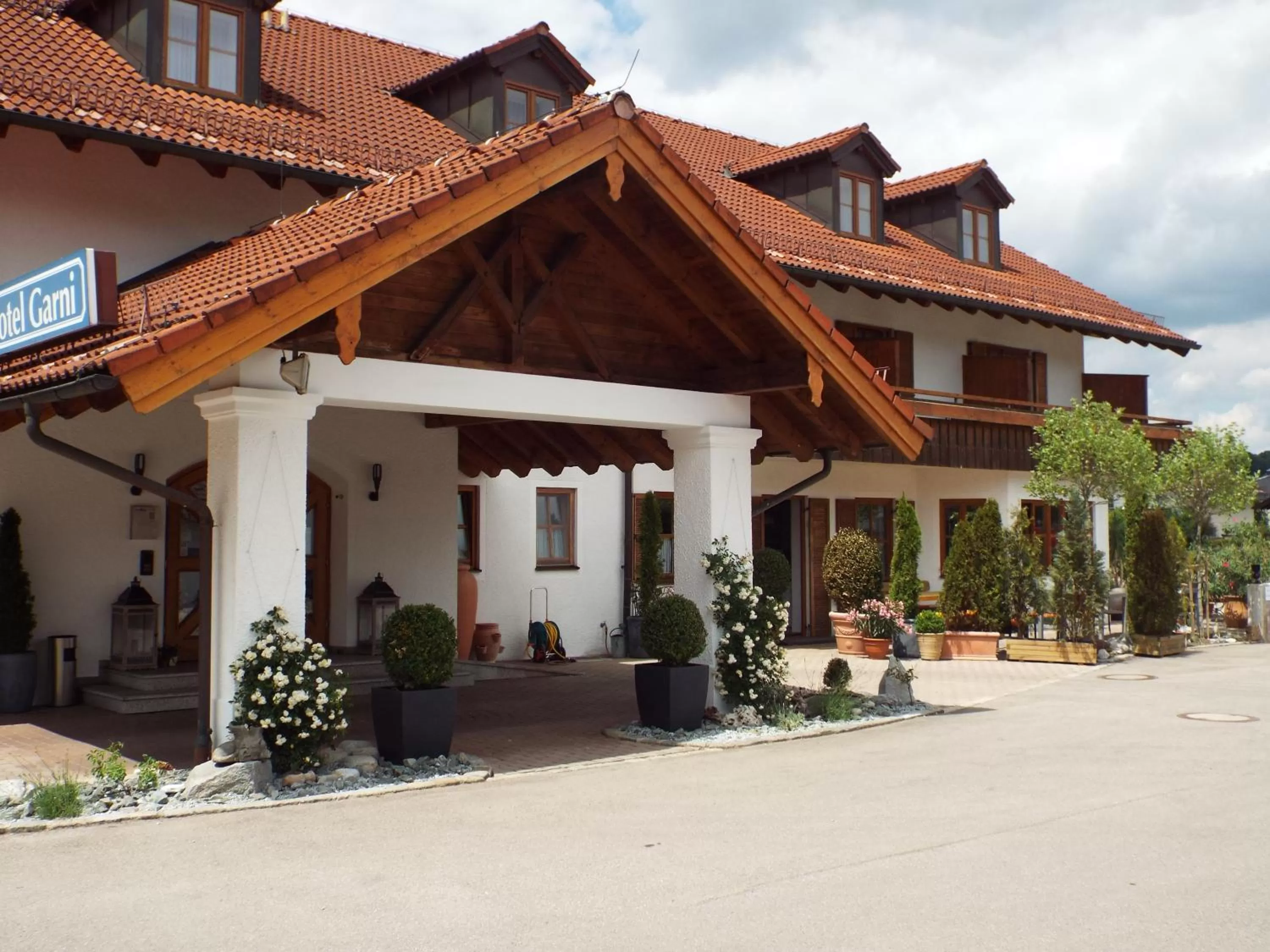 Facade/entrance, Property Building in Hotel Isartaler Hof