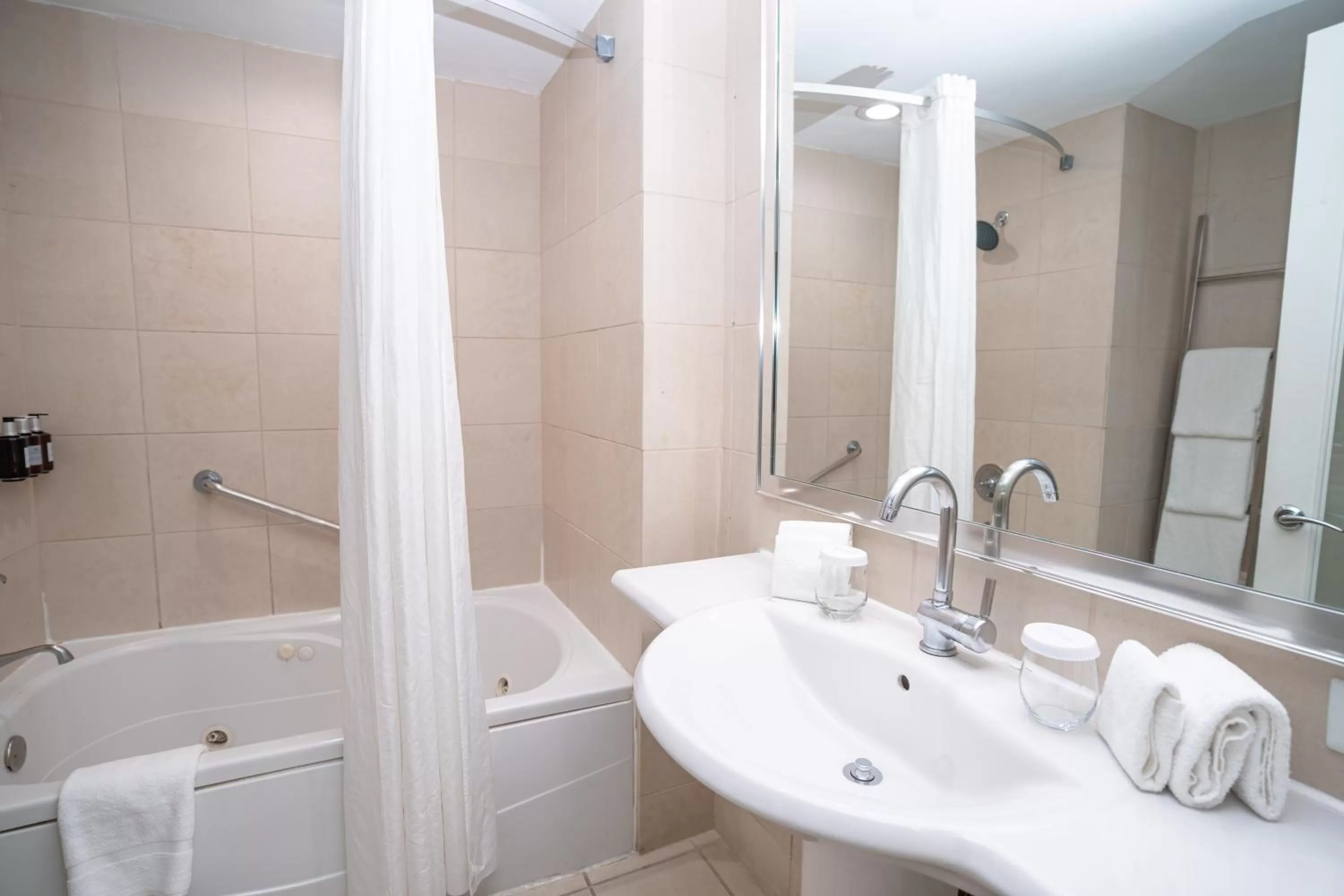Bathroom in The Sagamore Hotel South Beach