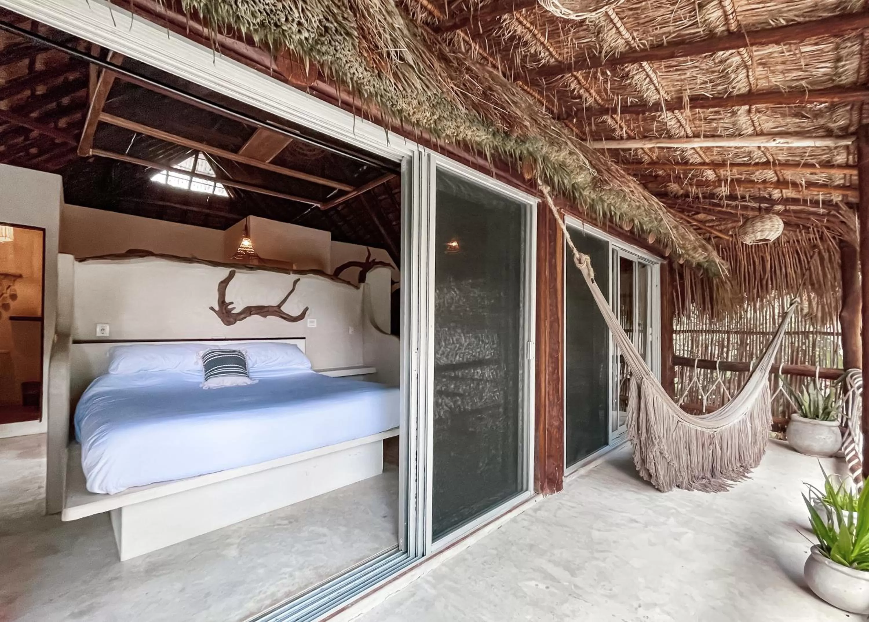 Photo of the whole room, Bed in Amansala Resort