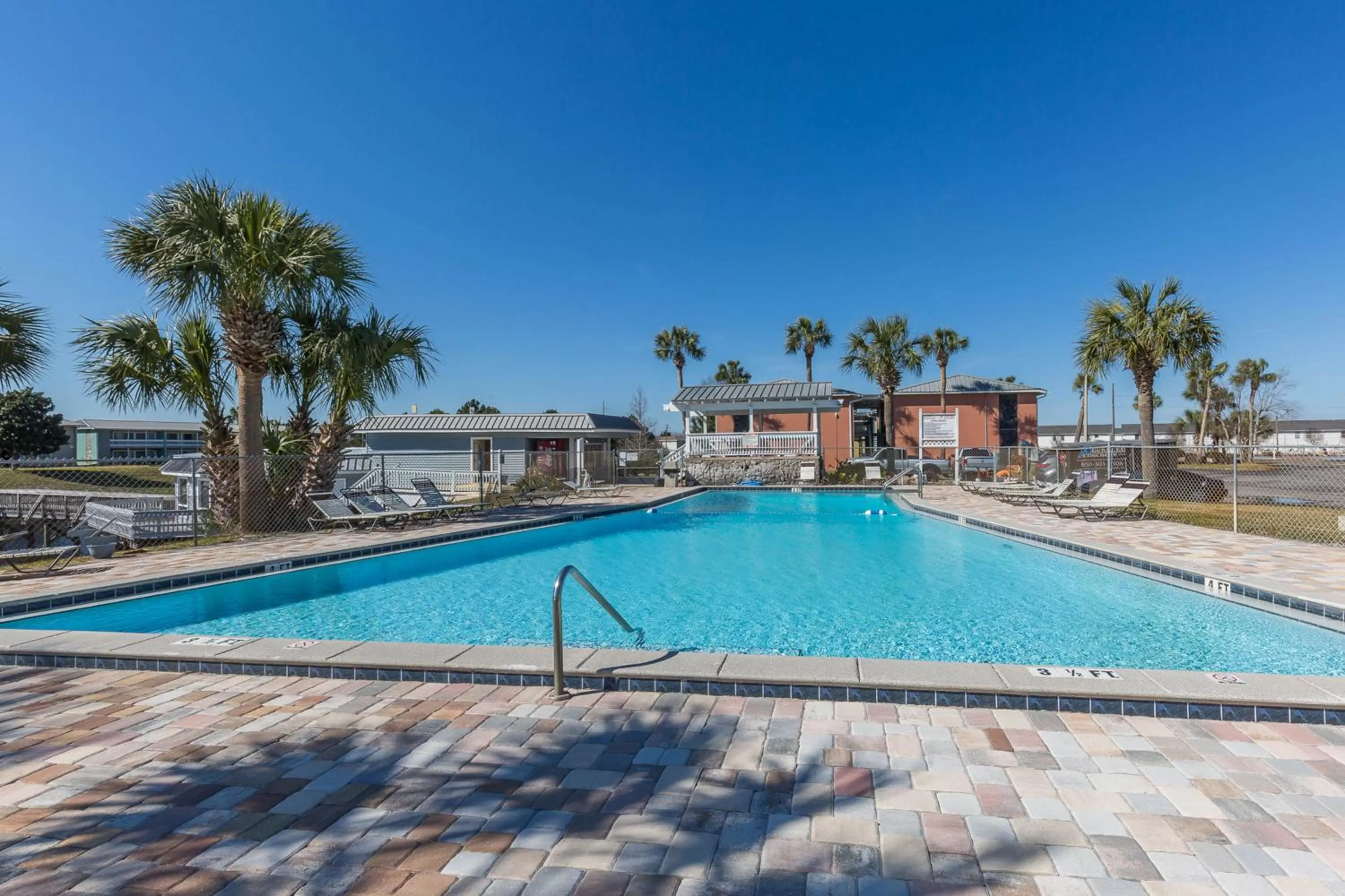 Swimming Pool in Gulf Terrace 181
