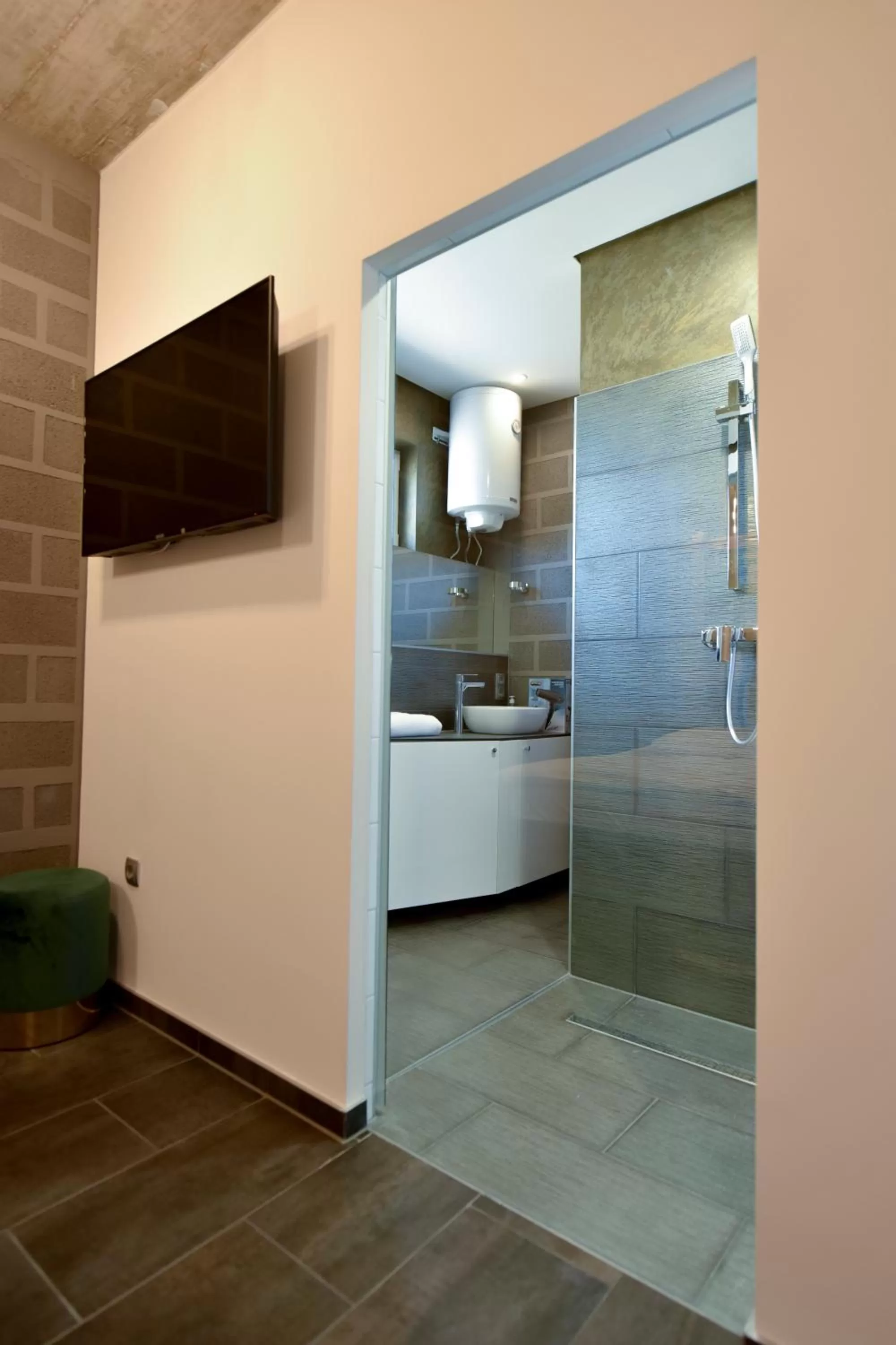 Shower, Kitchen/Kitchenette in Apartmani i Bungalovi TROJKA