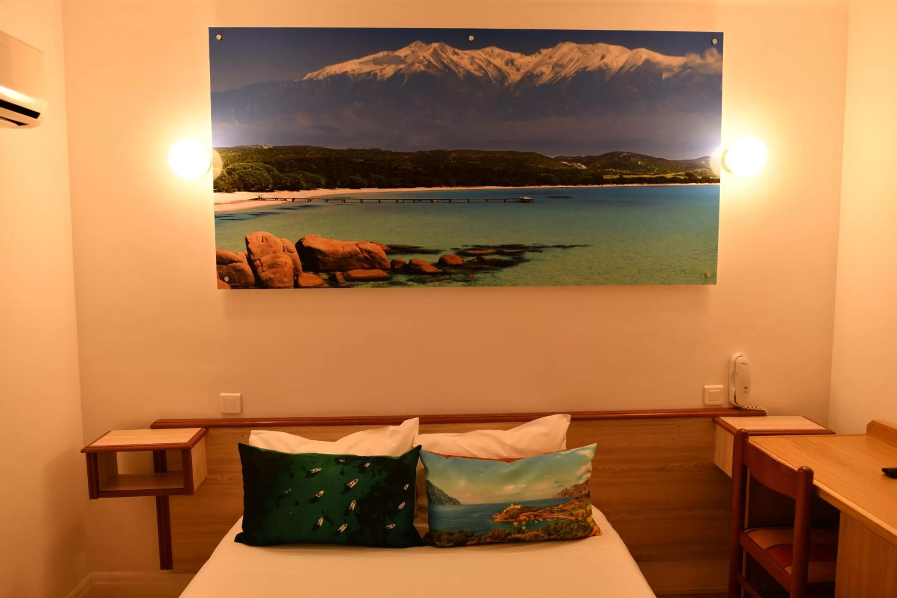 Bed in Hôtel Le Claridge